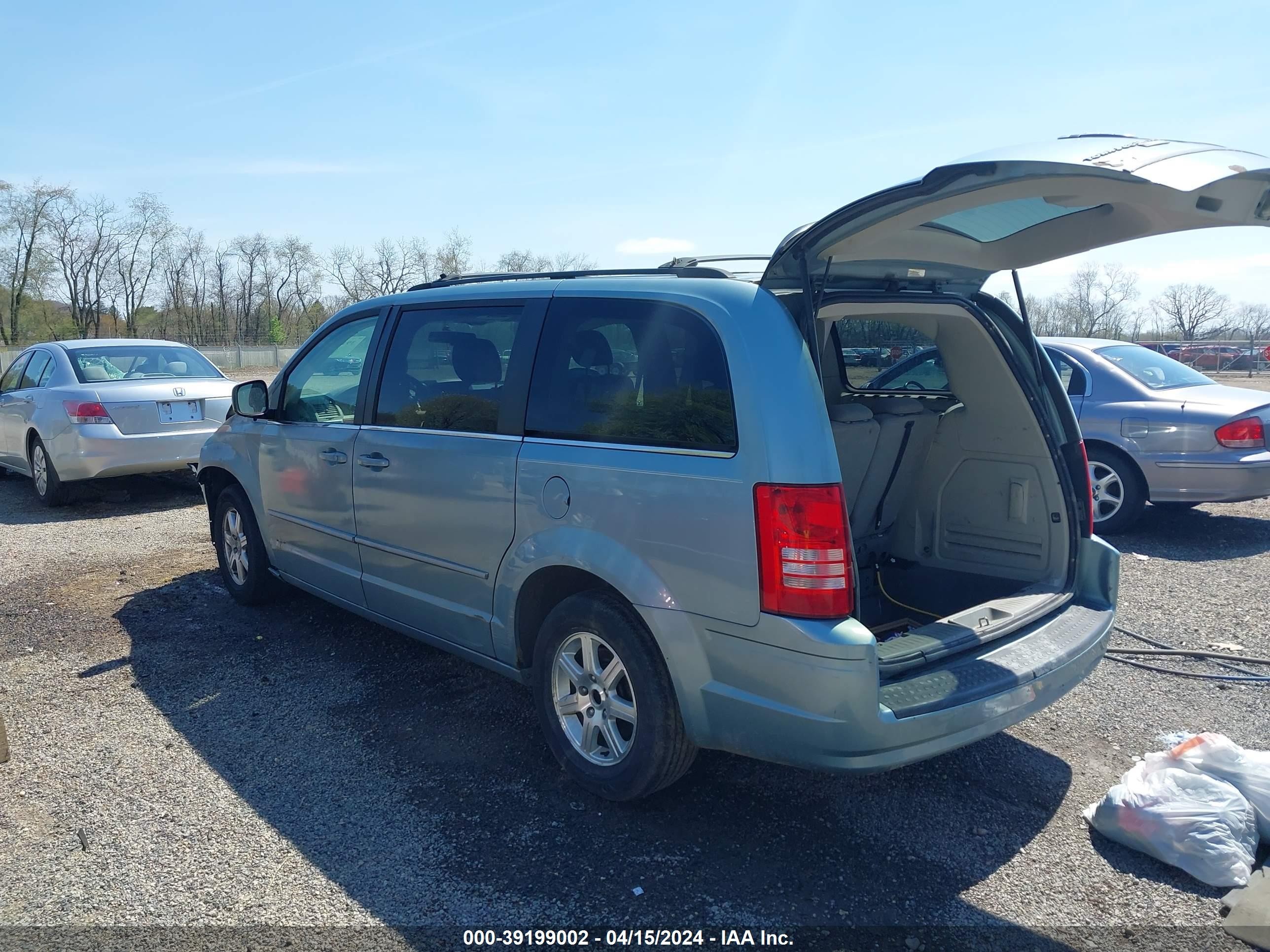 Photo 2 VIN: 2A8HR54P08R759464 - CHRYSLER TOWN & COUNTRY 