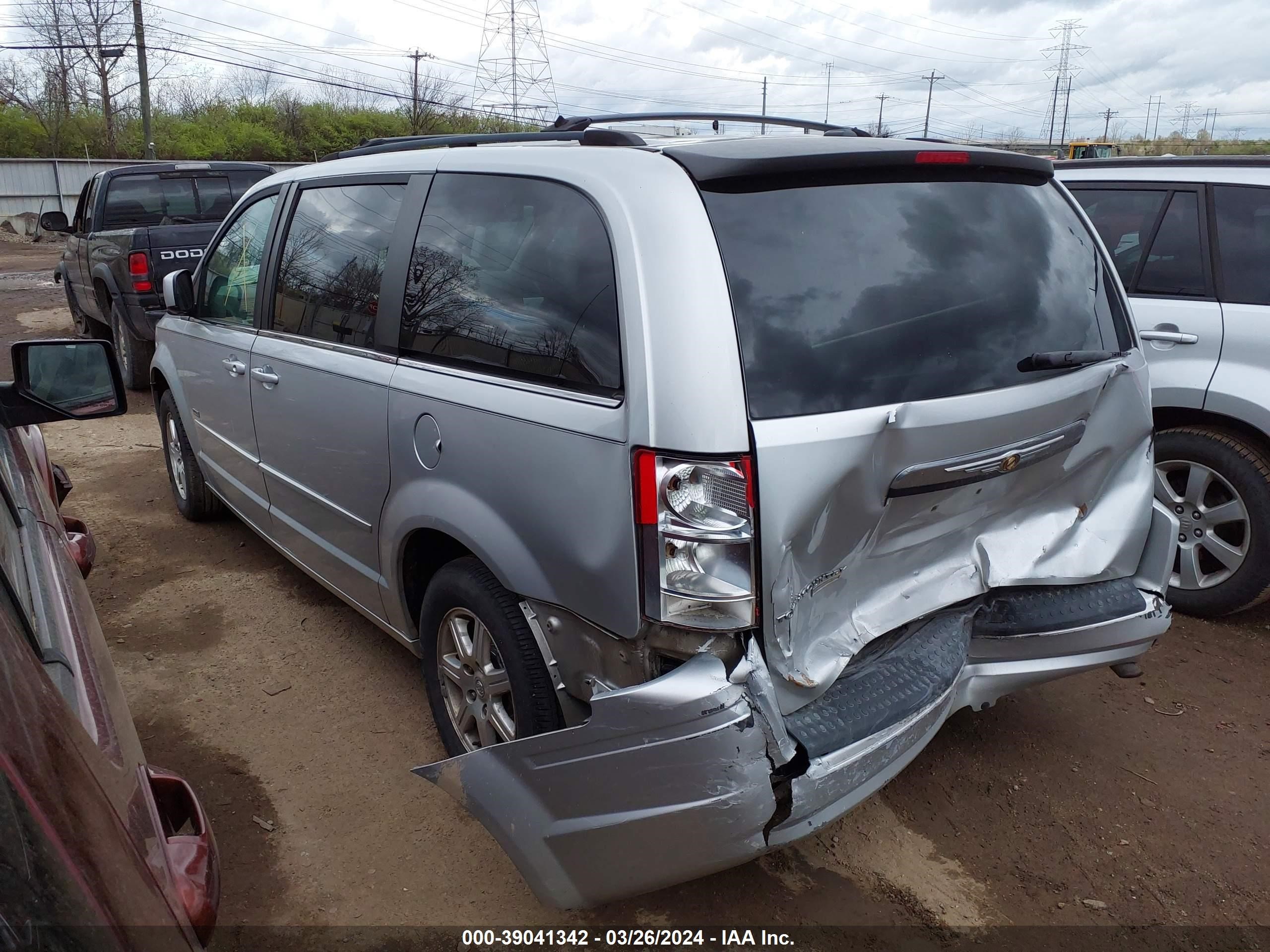 Photo 2 VIN: 2A8HR54P08R759710 - CHRYSLER TOWN & COUNTRY 