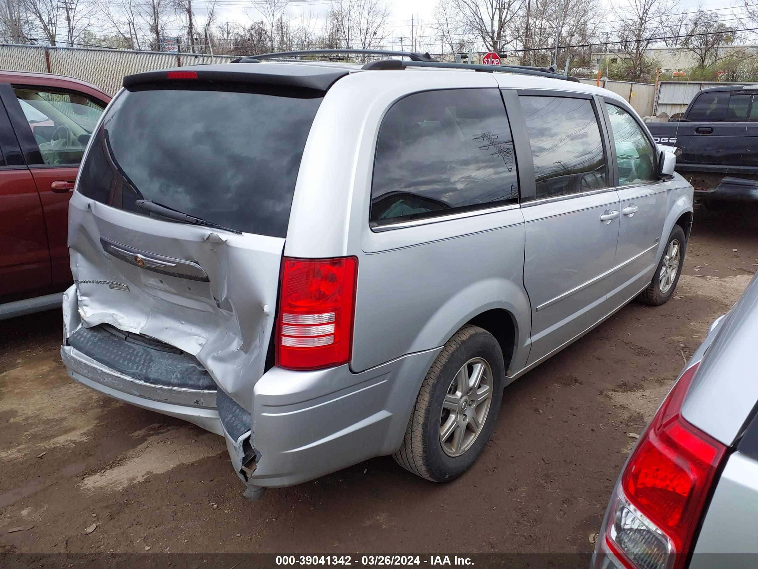 Photo 3 VIN: 2A8HR54P08R759710 - CHRYSLER TOWN & COUNTRY 