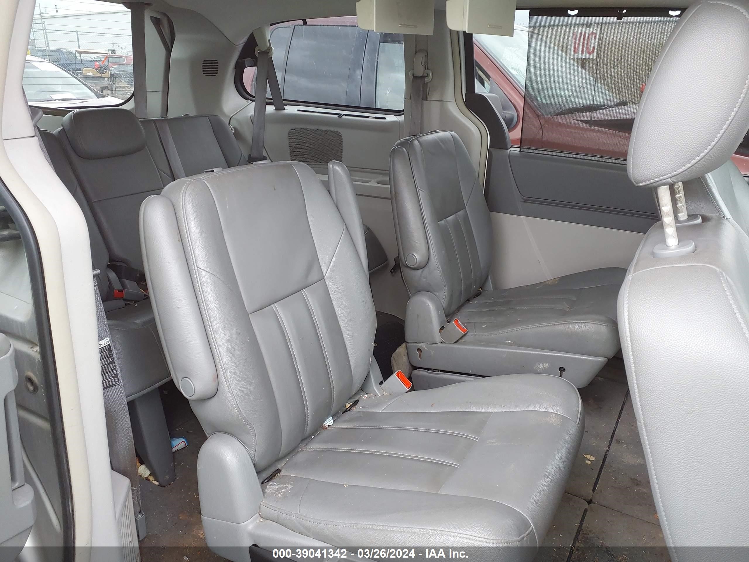 Photo 7 VIN: 2A8HR54P08R759710 - CHRYSLER TOWN & COUNTRY 