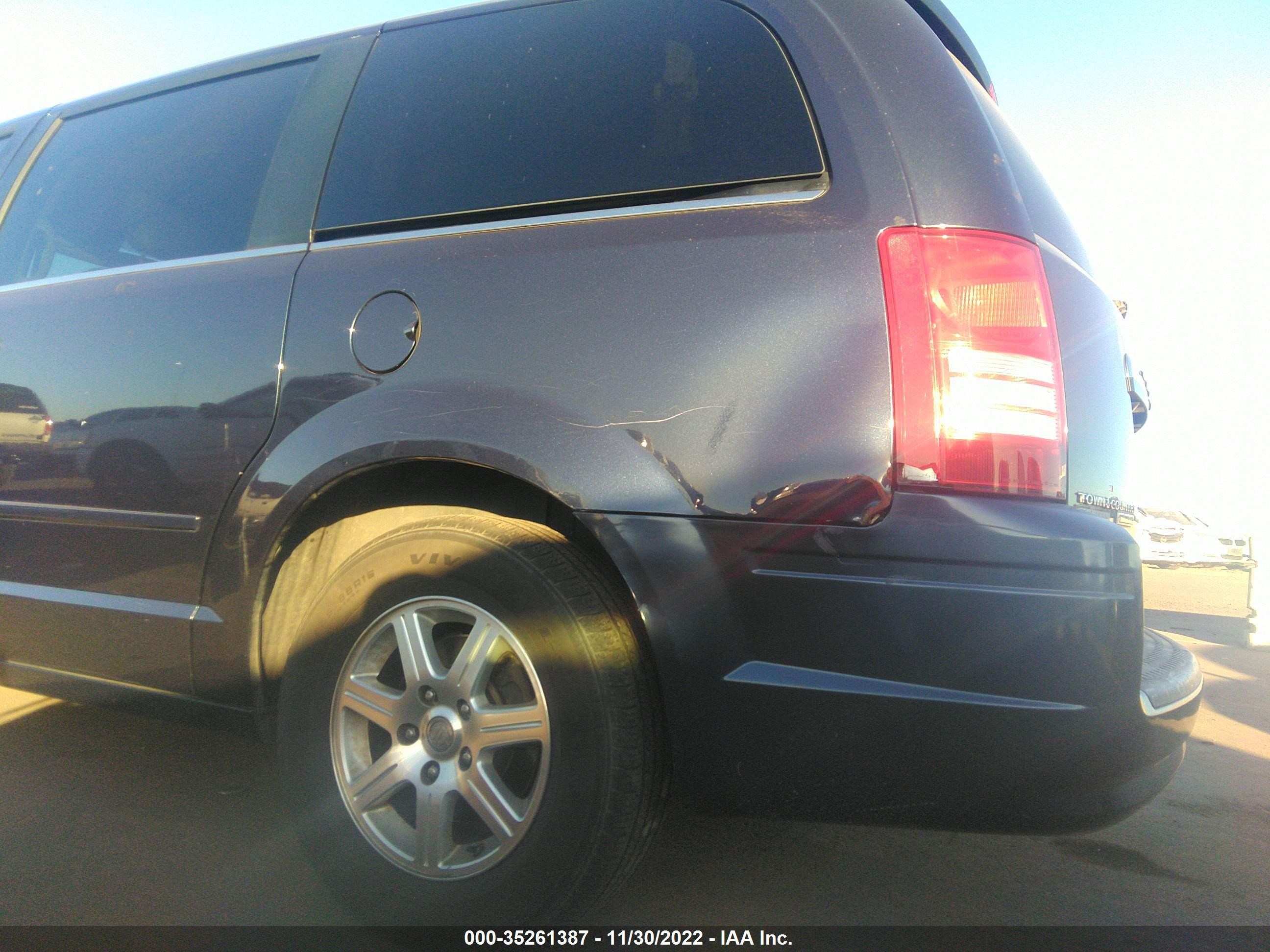 Photo 5 VIN: 2A8HR54P08R787538 - CHRYSLER TOWN & COUNTRY 