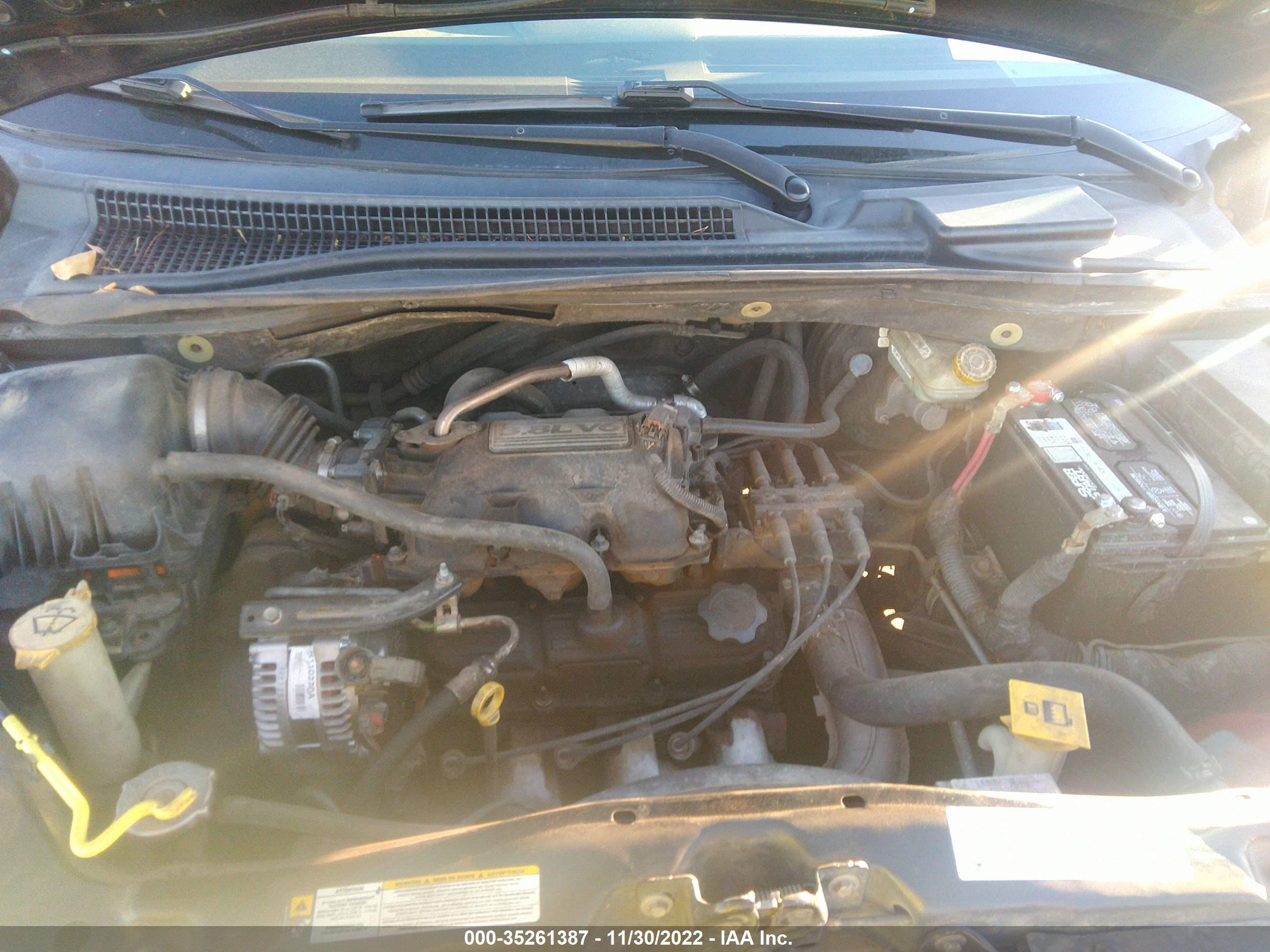 Photo 9 VIN: 2A8HR54P08R787538 - CHRYSLER TOWN & COUNTRY 