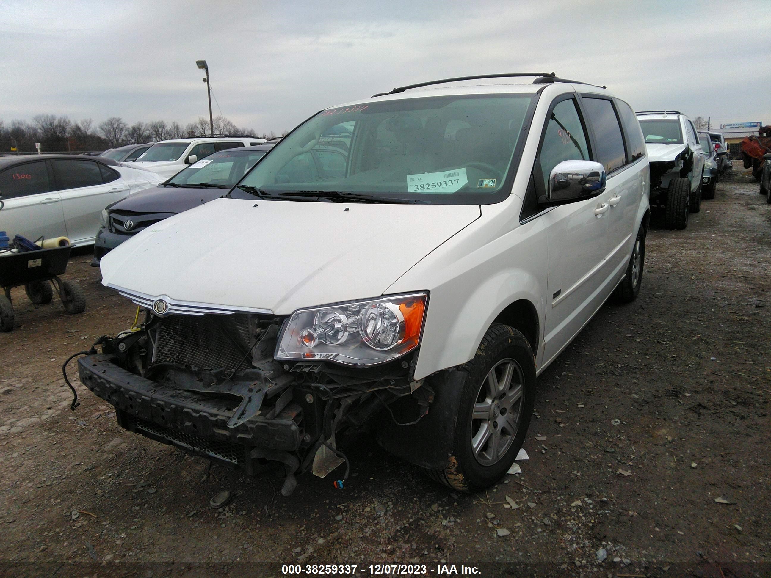 Photo 1 VIN: 2A8HR54P08R788320 - CHRYSLER TOWN & COUNTRY 