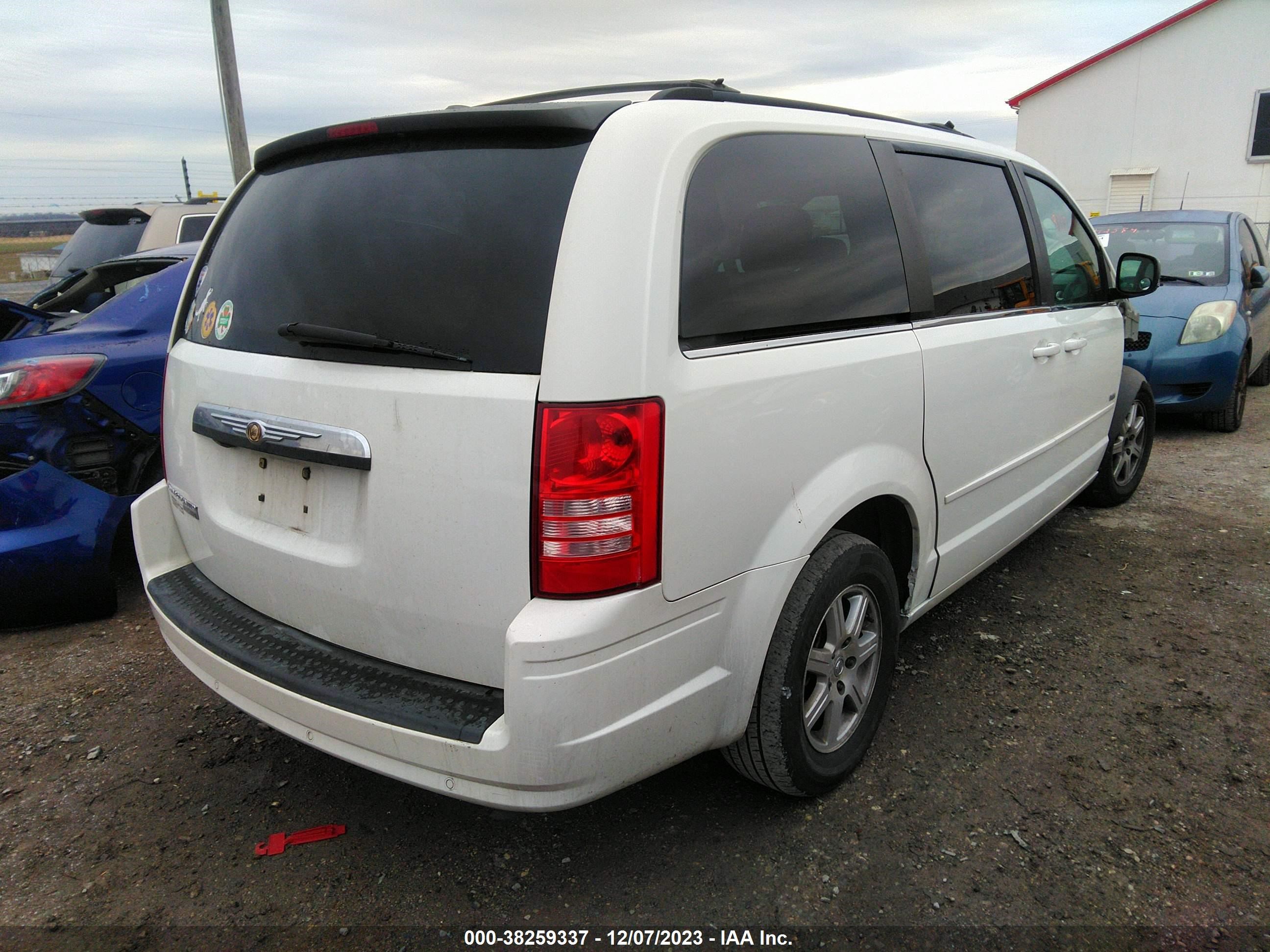 Photo 3 VIN: 2A8HR54P08R788320 - CHRYSLER TOWN & COUNTRY 