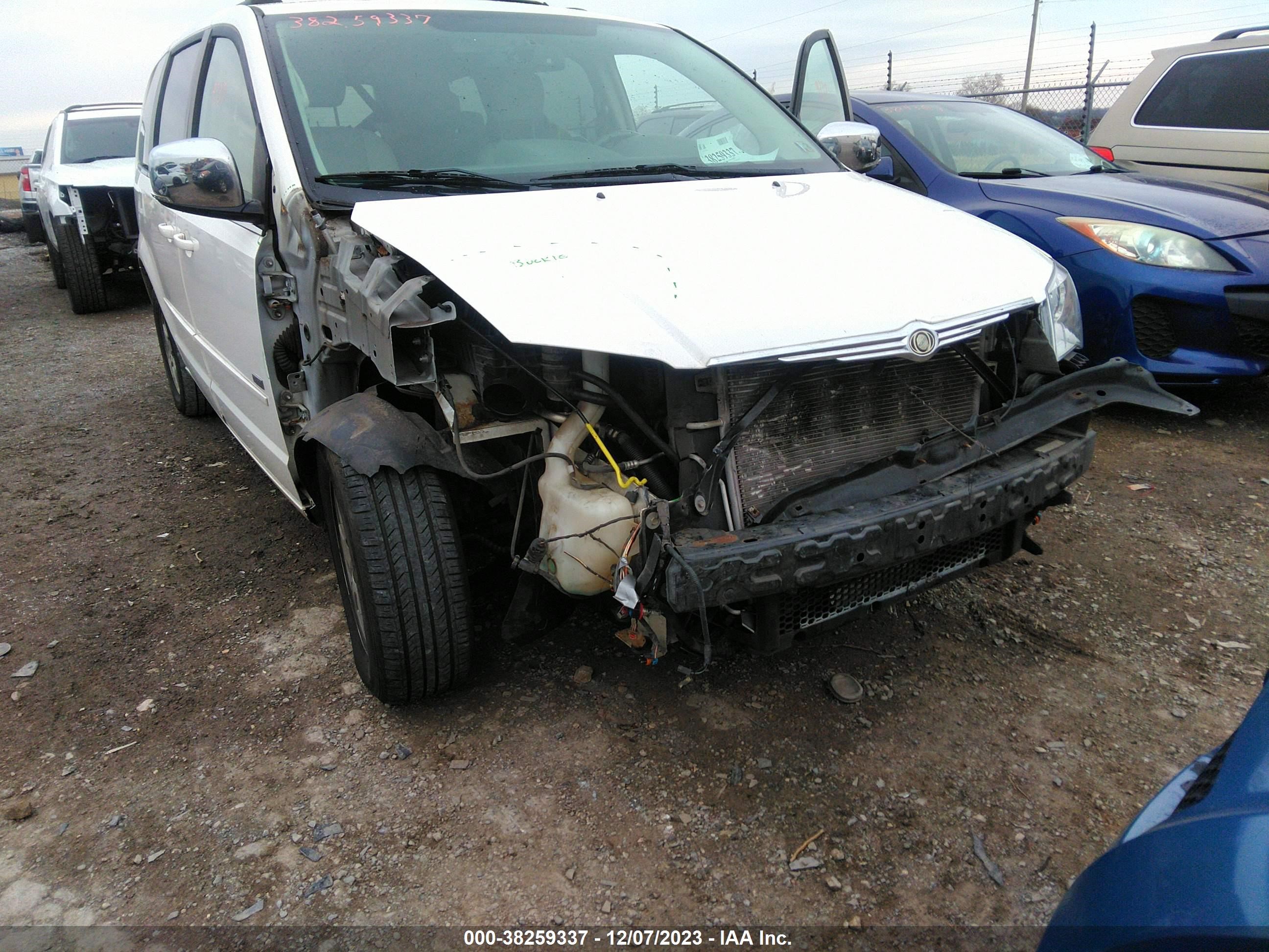 Photo 5 VIN: 2A8HR54P08R788320 - CHRYSLER TOWN & COUNTRY 