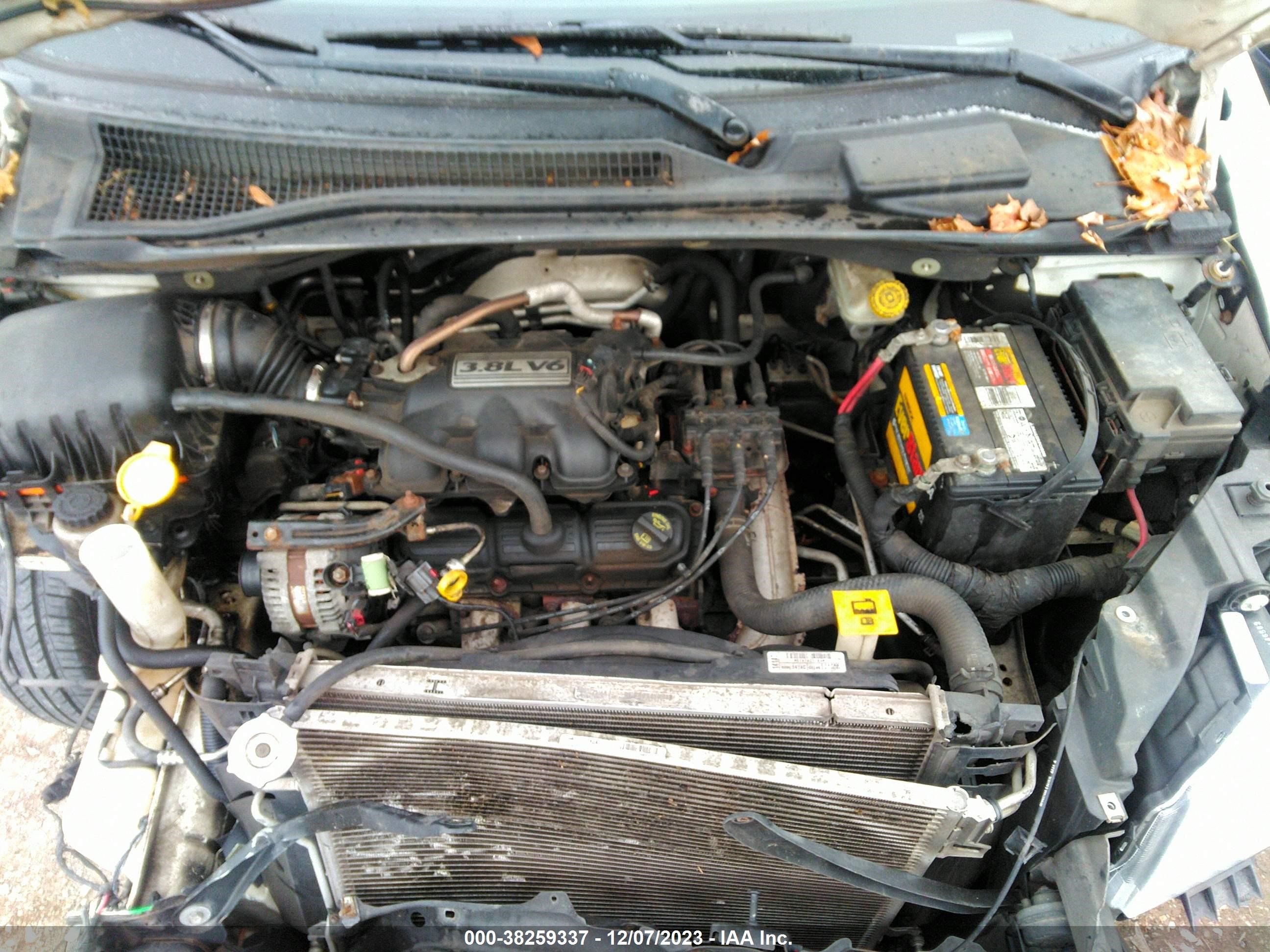 Photo 9 VIN: 2A8HR54P08R788320 - CHRYSLER TOWN & COUNTRY 