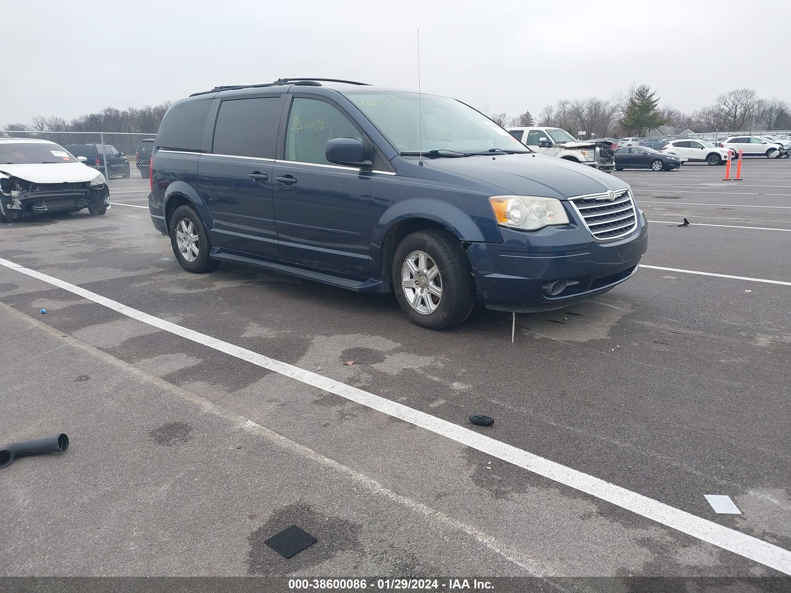 Photo 0 VIN: 2A8HR54P18R610688 - CHRYSLER TOWN & COUNTRY 