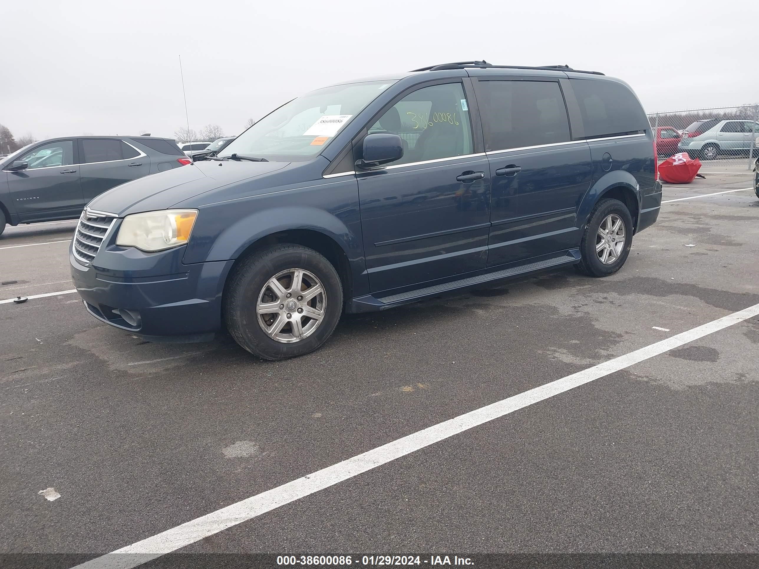 Photo 1 VIN: 2A8HR54P18R610688 - CHRYSLER TOWN & COUNTRY 