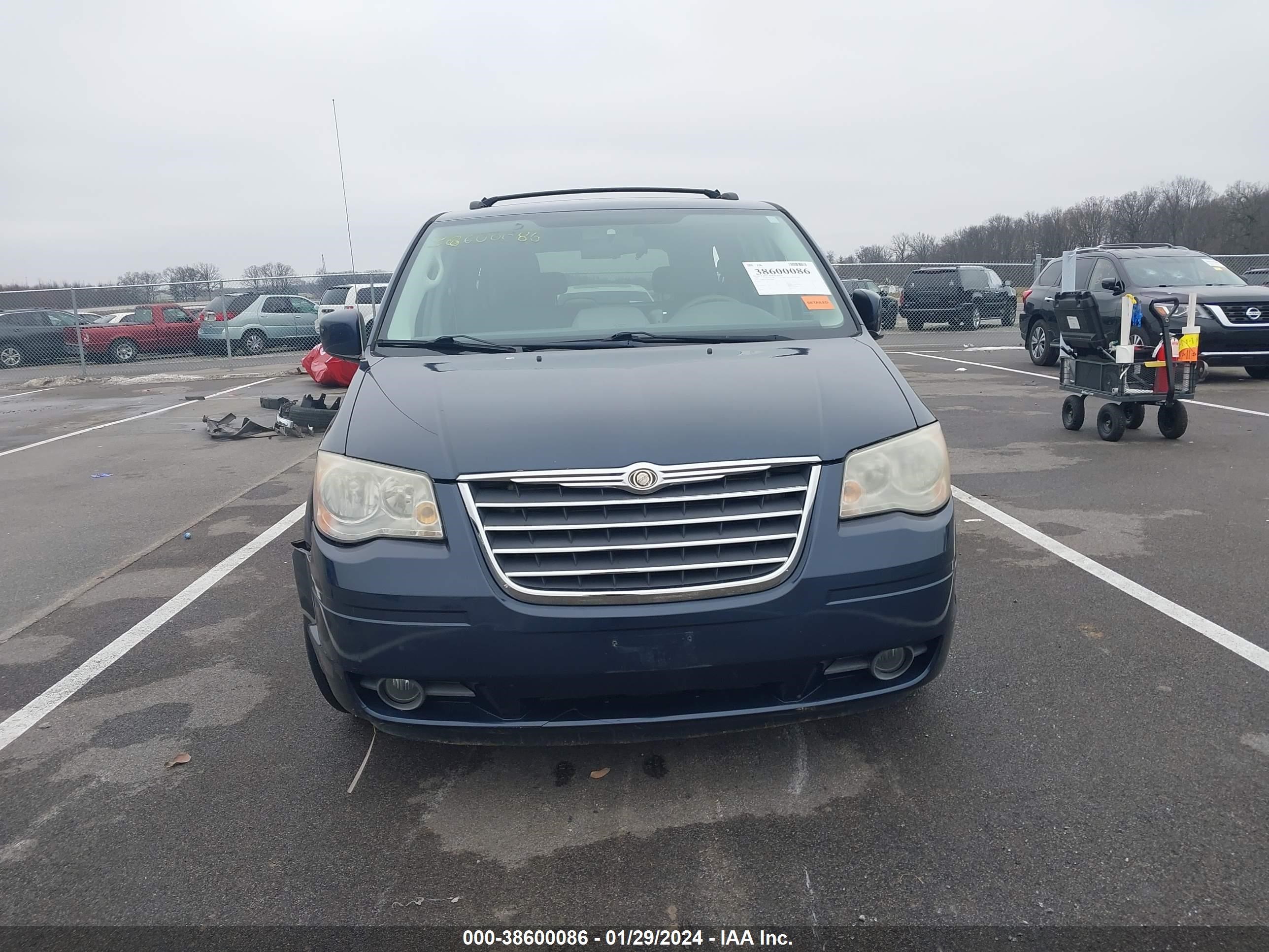 Photo 12 VIN: 2A8HR54P18R610688 - CHRYSLER TOWN & COUNTRY 