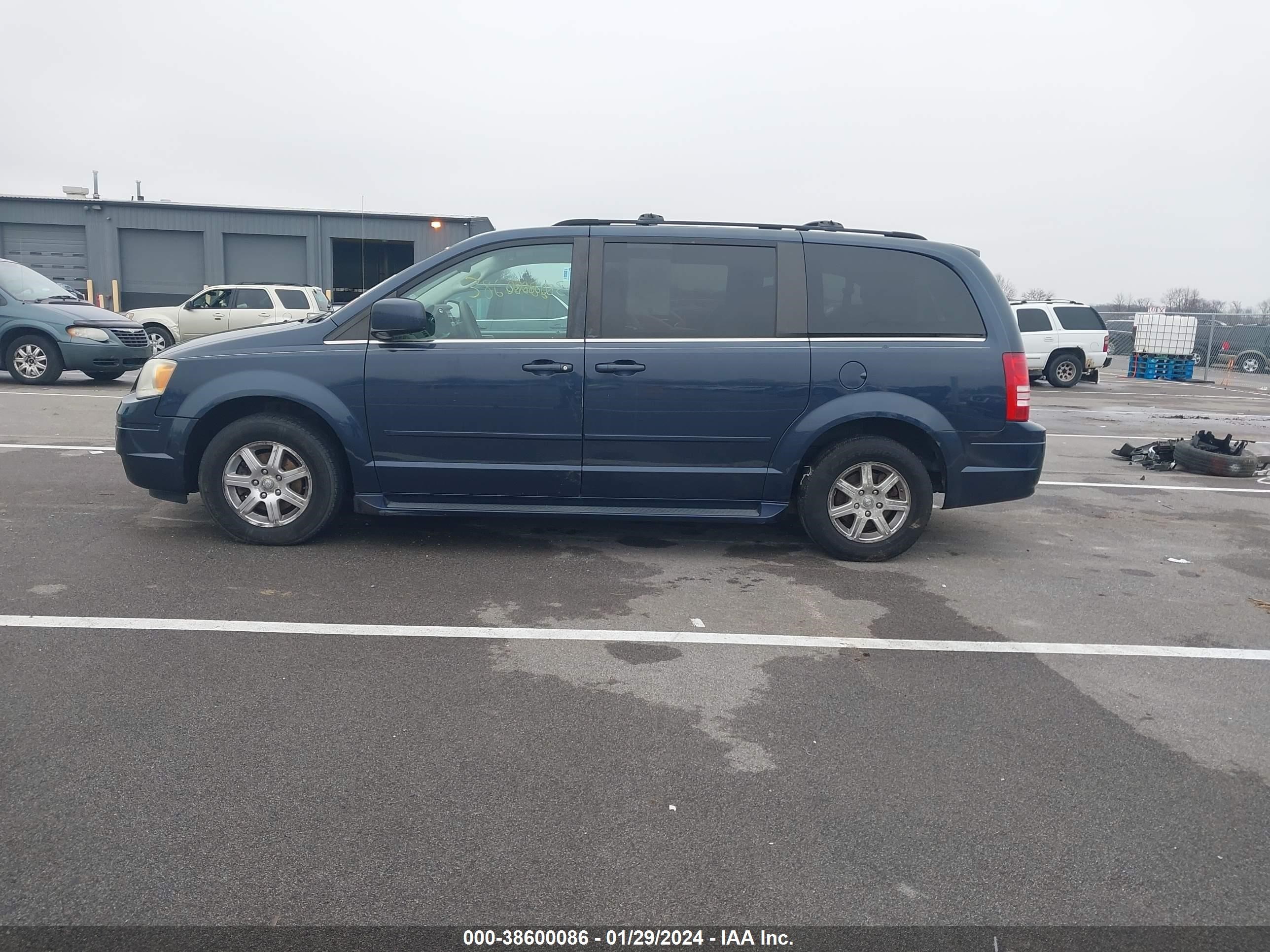 Photo 14 VIN: 2A8HR54P18R610688 - CHRYSLER TOWN & COUNTRY 