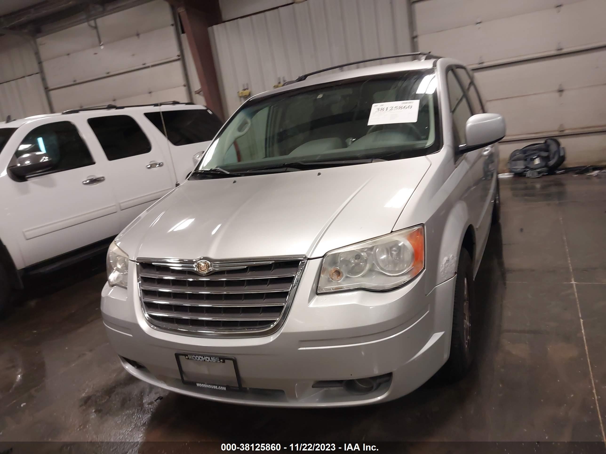 Photo 12 VIN: 2A8HR54P18R637213 - CHRYSLER TOWN & COUNTRY 