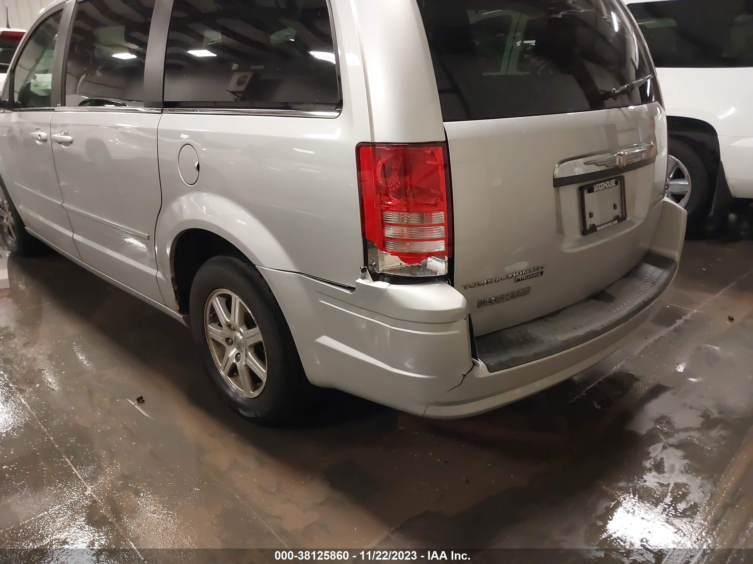 Photo 5 VIN: 2A8HR54P18R637213 - CHRYSLER TOWN & COUNTRY 