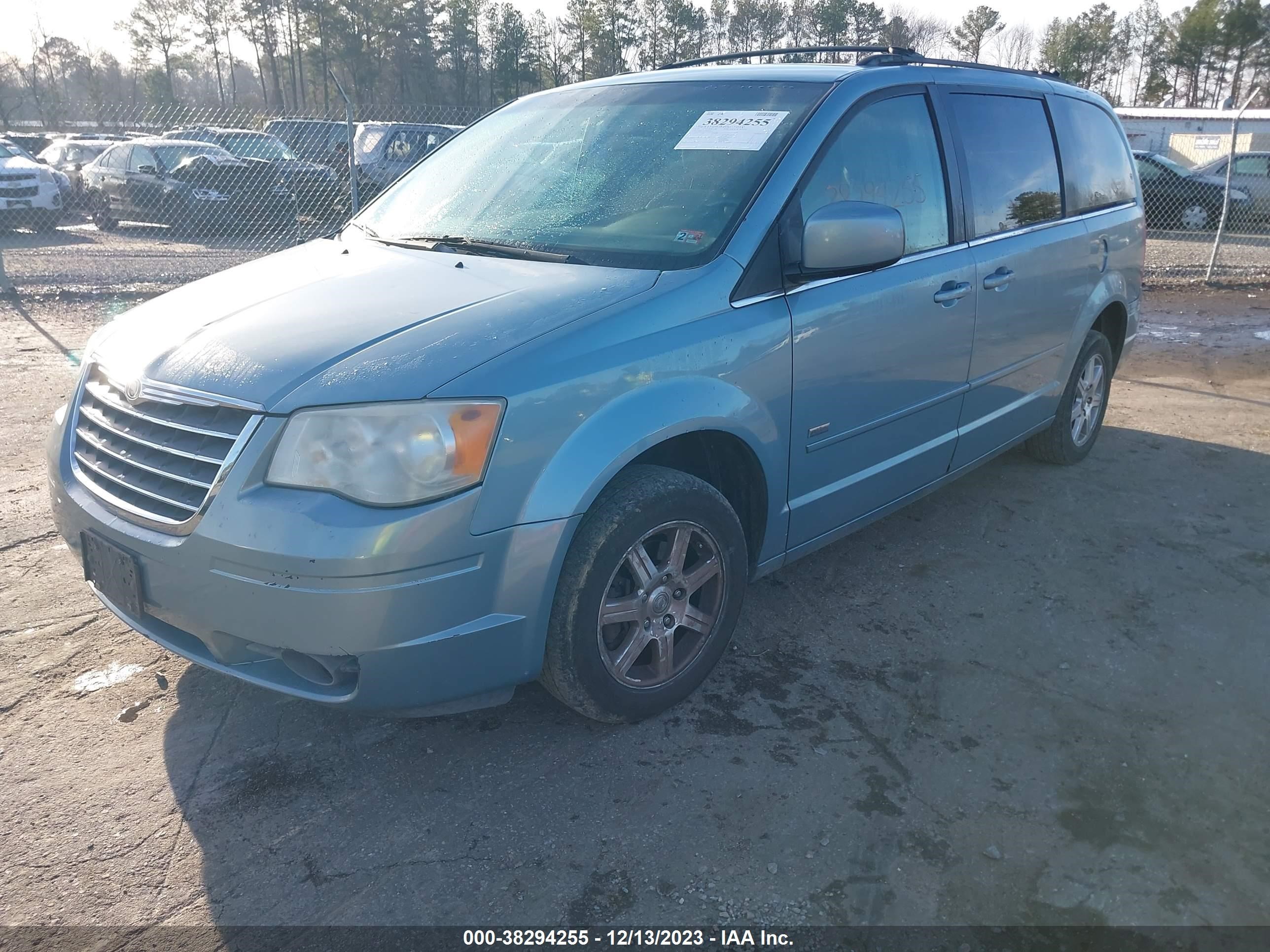 Photo 1 VIN: 2A8HR54P18R710631 - CHRYSLER TOWN & COUNTRY 