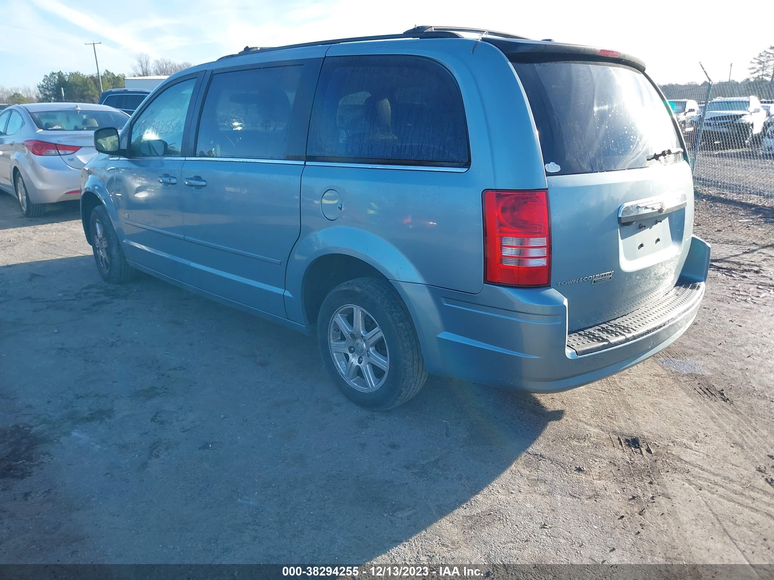 Photo 2 VIN: 2A8HR54P18R710631 - CHRYSLER TOWN & COUNTRY 