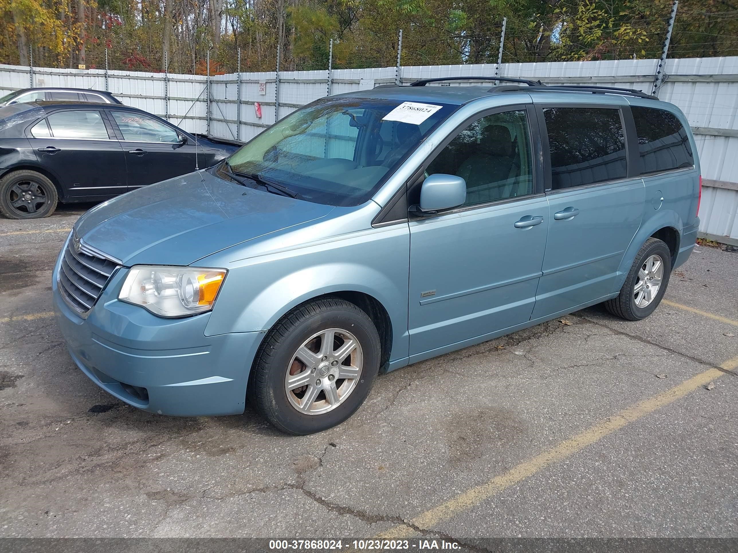 Photo 1 VIN: 2A8HR54P18R739031 - CHRYSLER TOWN & COUNTRY 