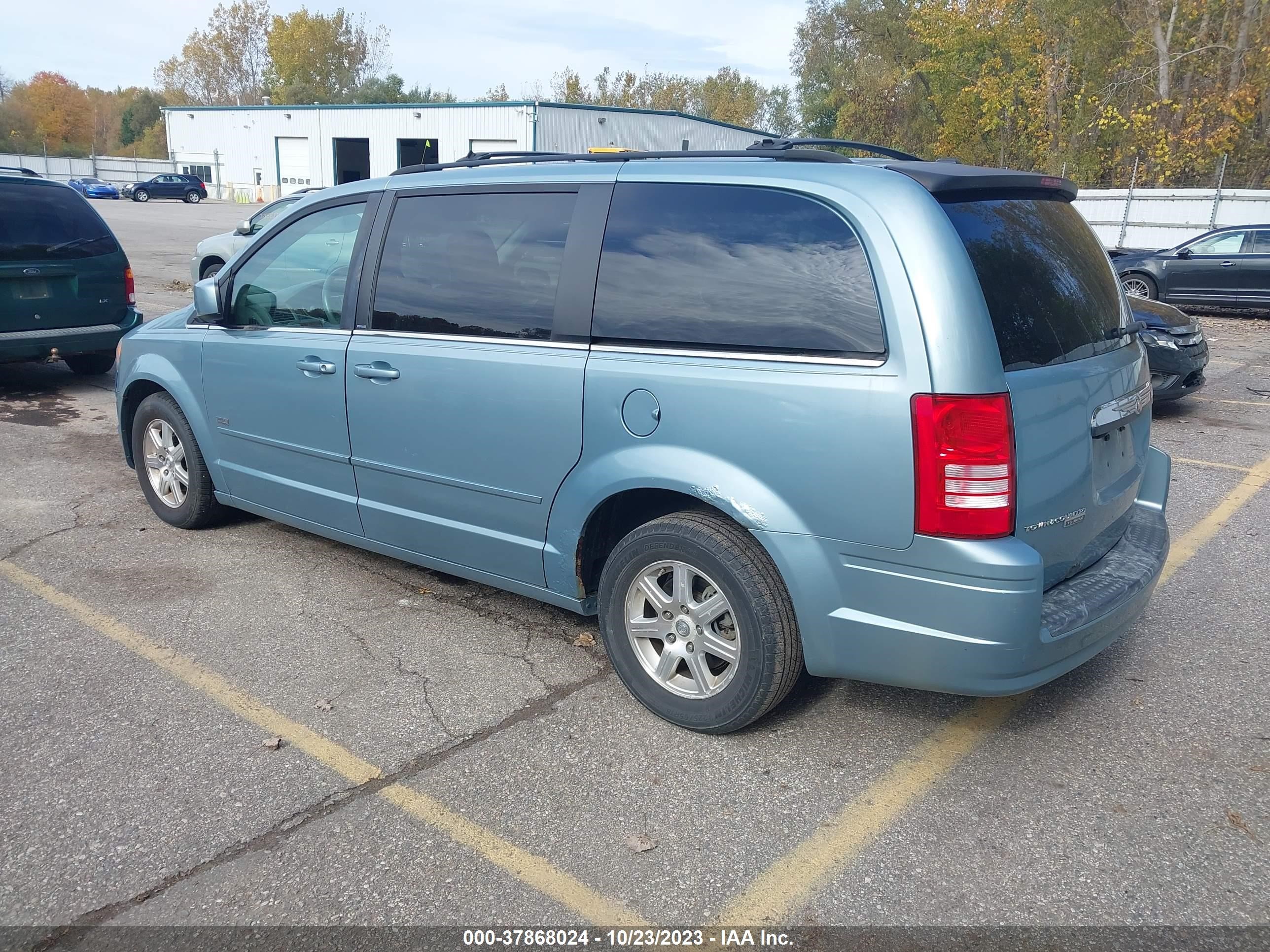 Photo 2 VIN: 2A8HR54P18R739031 - CHRYSLER TOWN & COUNTRY 