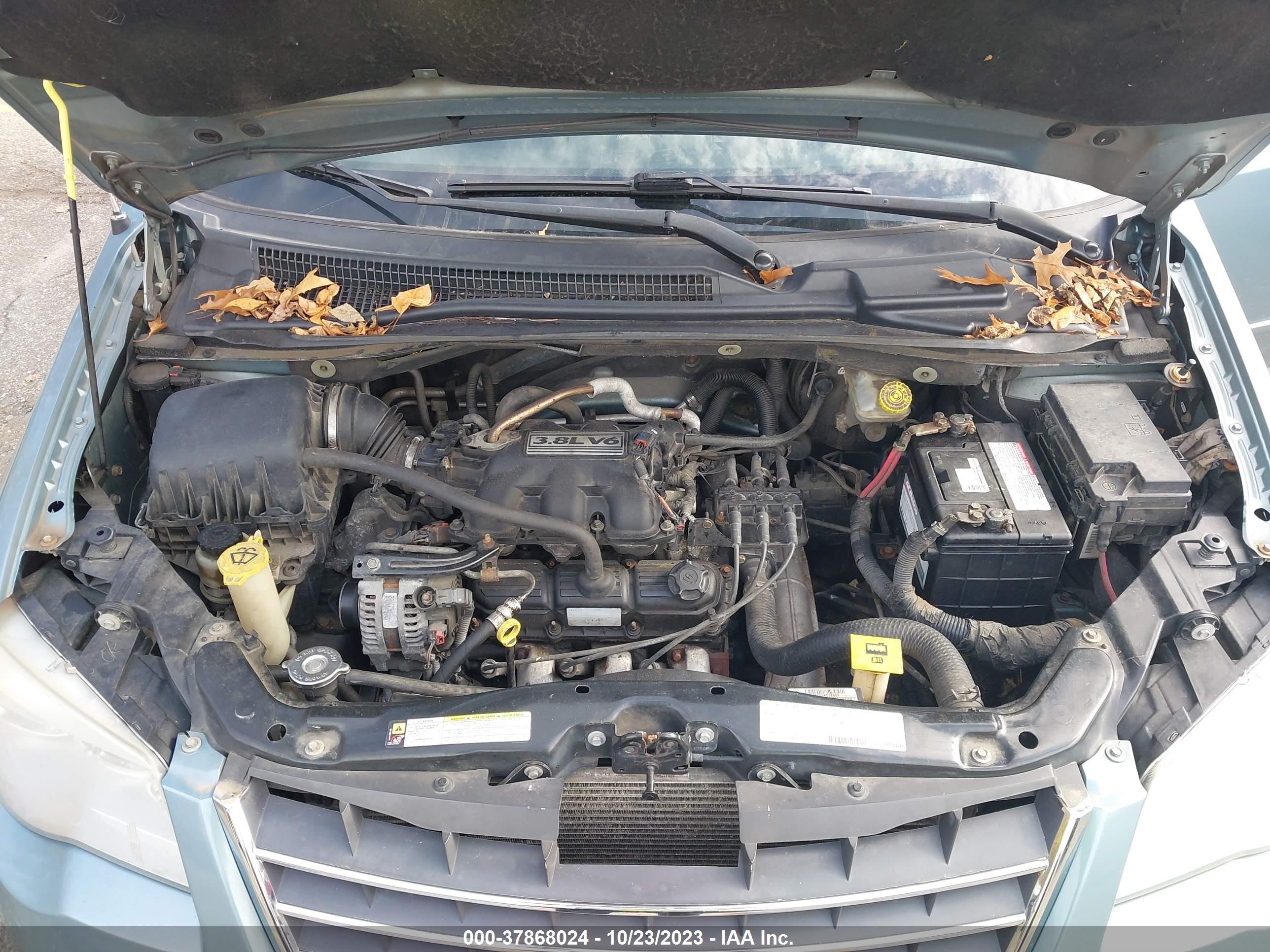 Photo 9 VIN: 2A8HR54P18R739031 - CHRYSLER TOWN & COUNTRY 