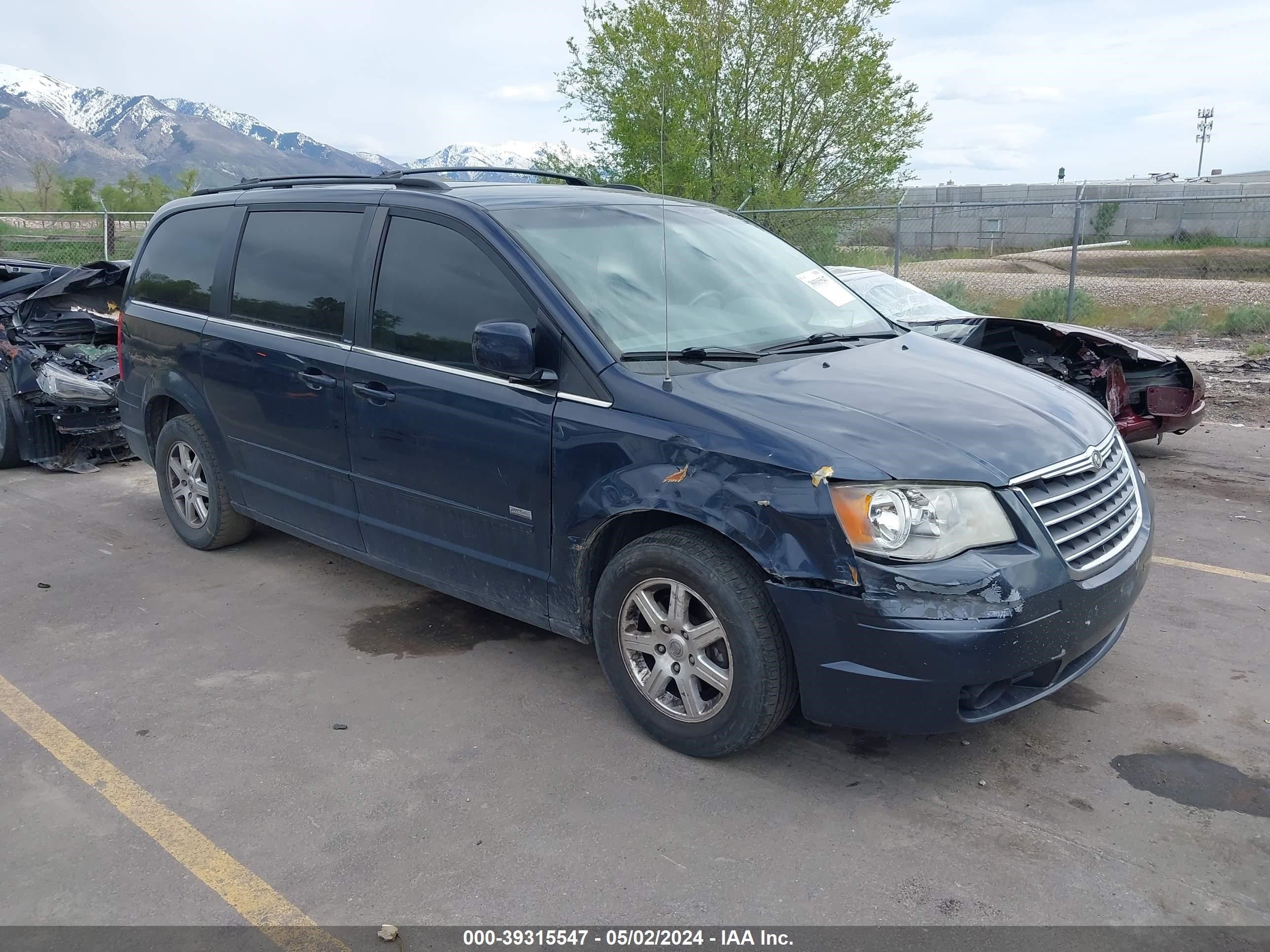 Photo 0 VIN: 2A8HR54P18R757982 - CHRYSLER TOWN & COUNTRY 