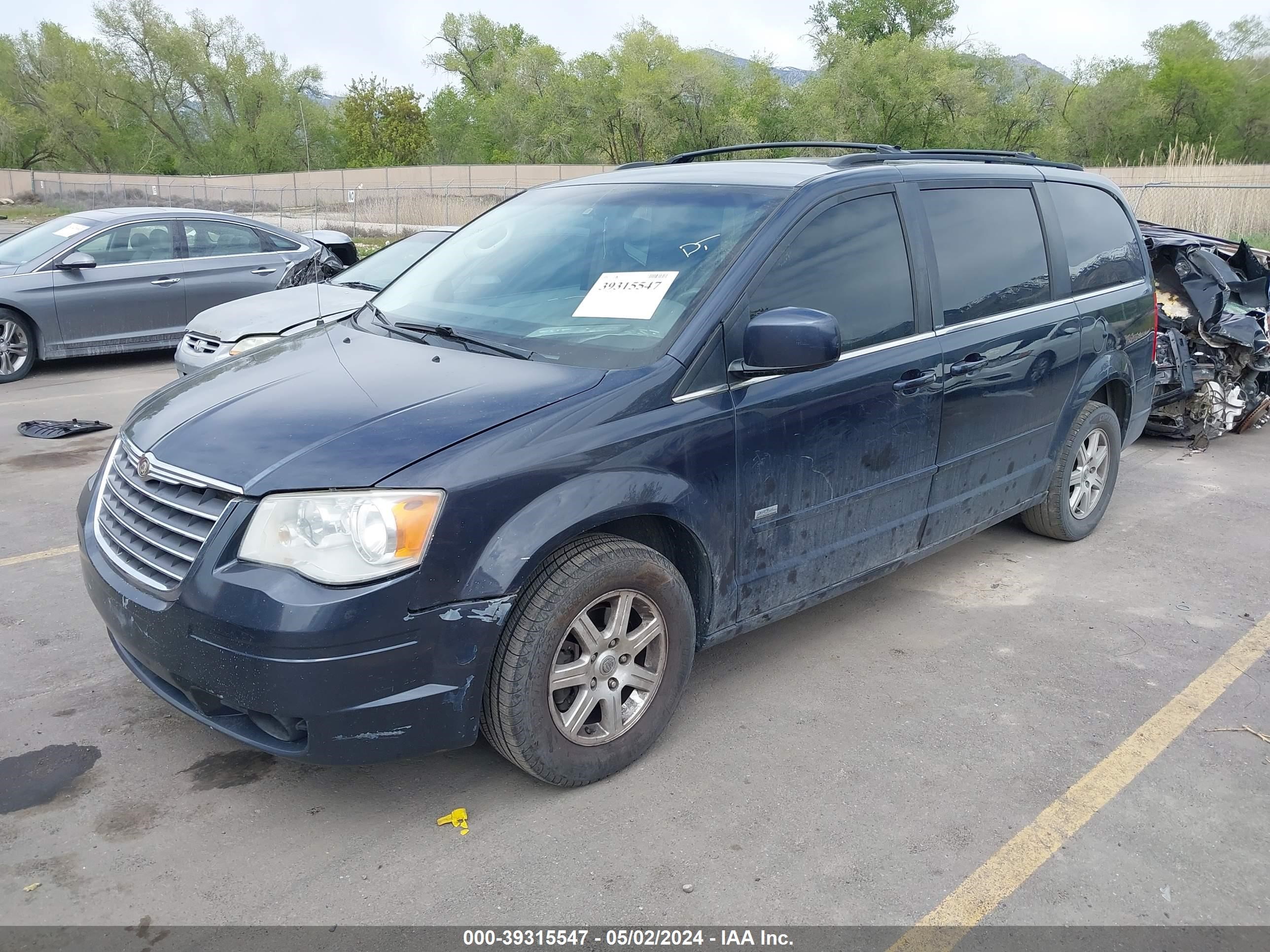 Photo 1 VIN: 2A8HR54P18R757982 - CHRYSLER TOWN & COUNTRY 