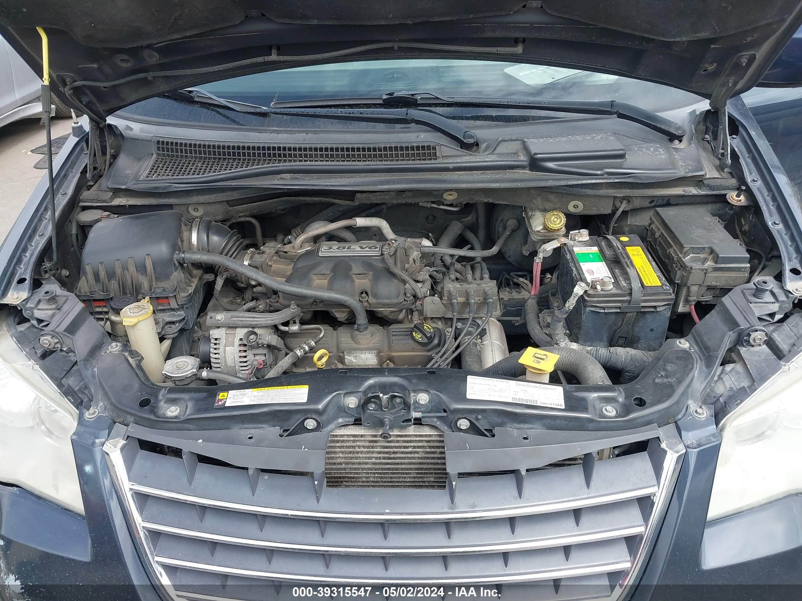 Photo 9 VIN: 2A8HR54P18R757982 - CHRYSLER TOWN & COUNTRY 