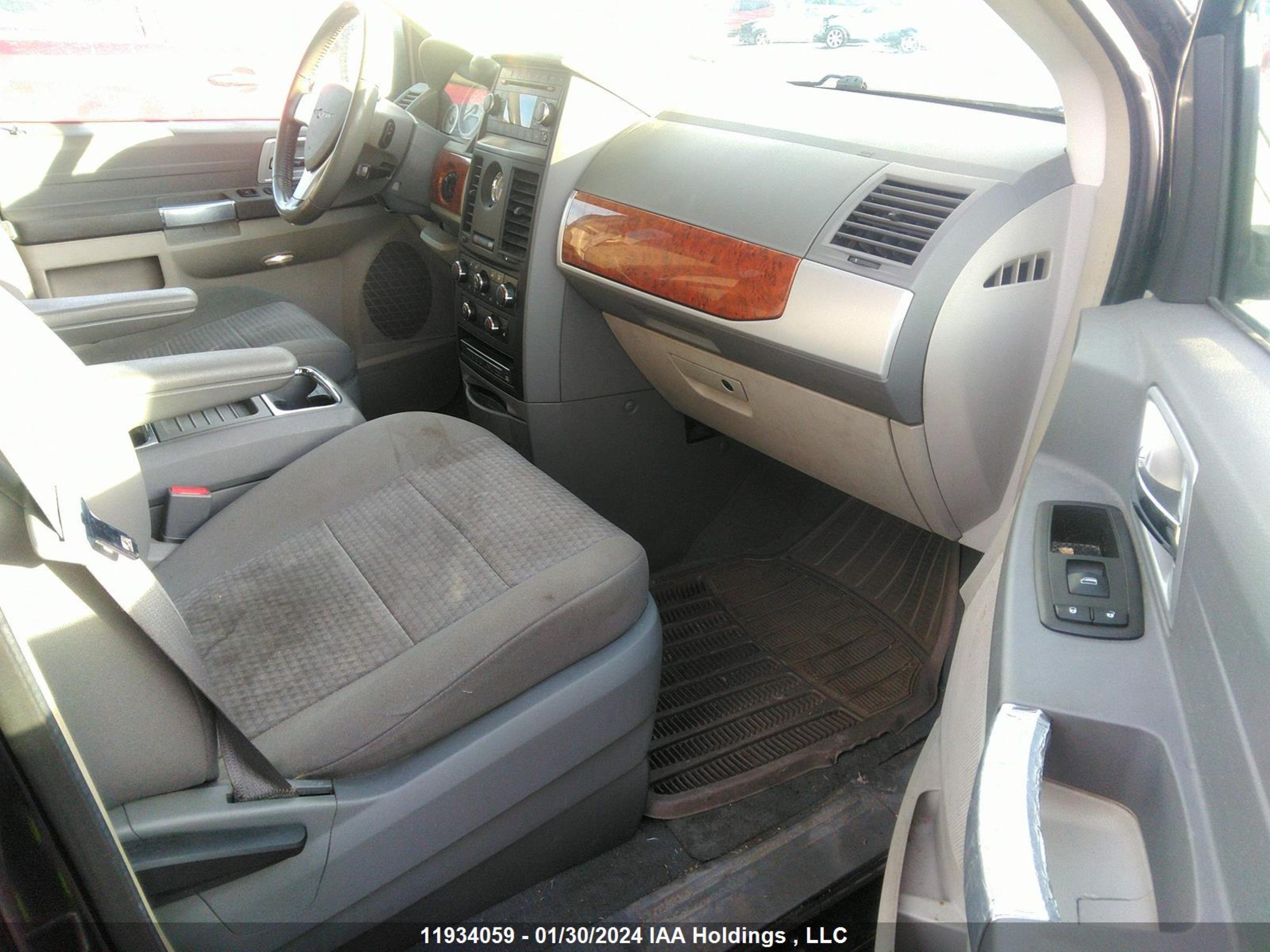 Photo 4 VIN: 2A8HR54P28R630318 - CHRYSLER TOWN & COUNTRY 