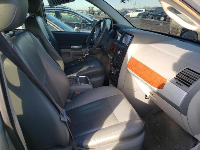 Photo 4 VIN: 2A8HR54P28R684346 - CHRYSLER TOWN &AMP COU 