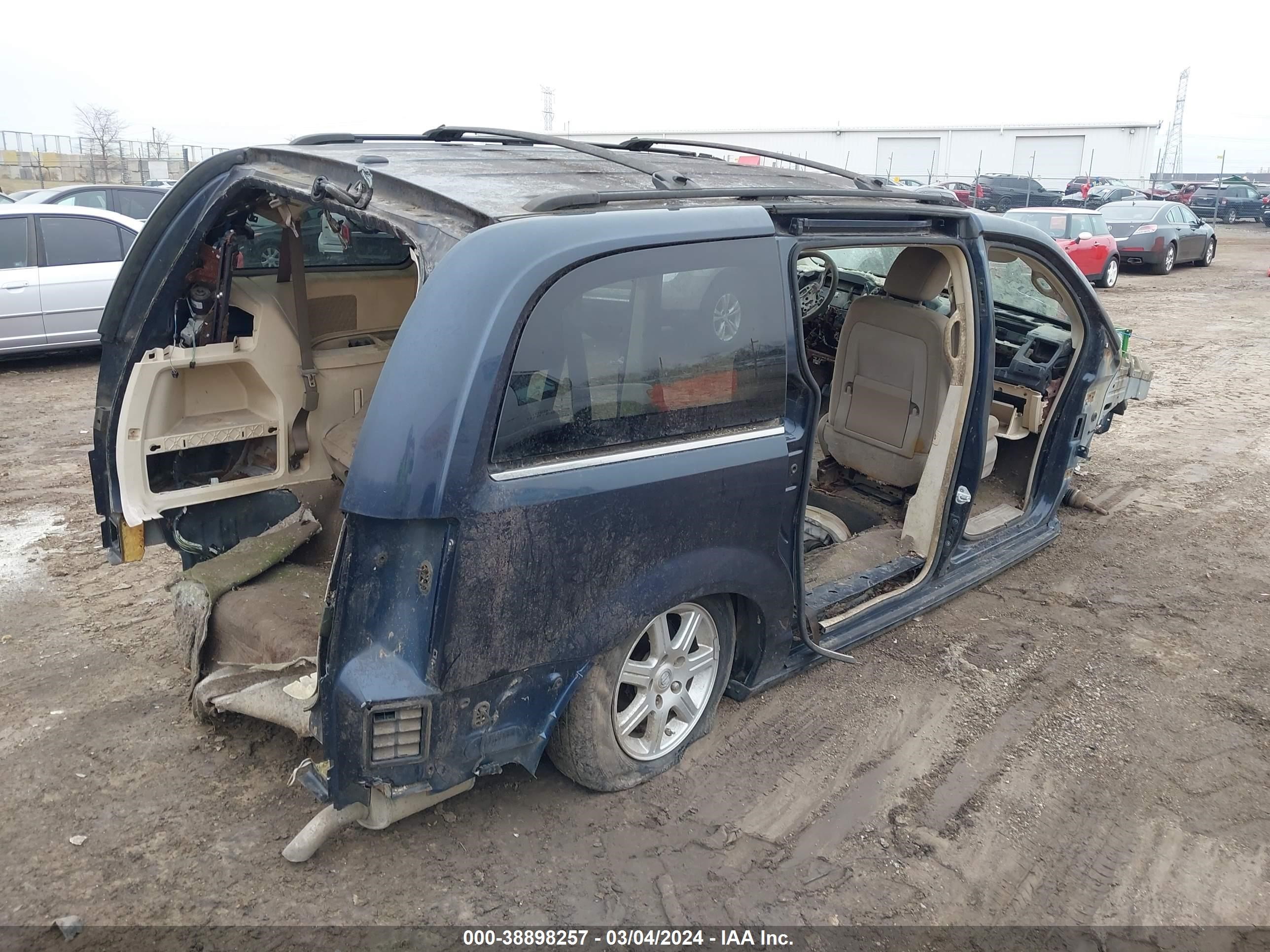 Photo 3 VIN: 2A8HR54P28R720116 - CHRYSLER TOWN & COUNTRY 