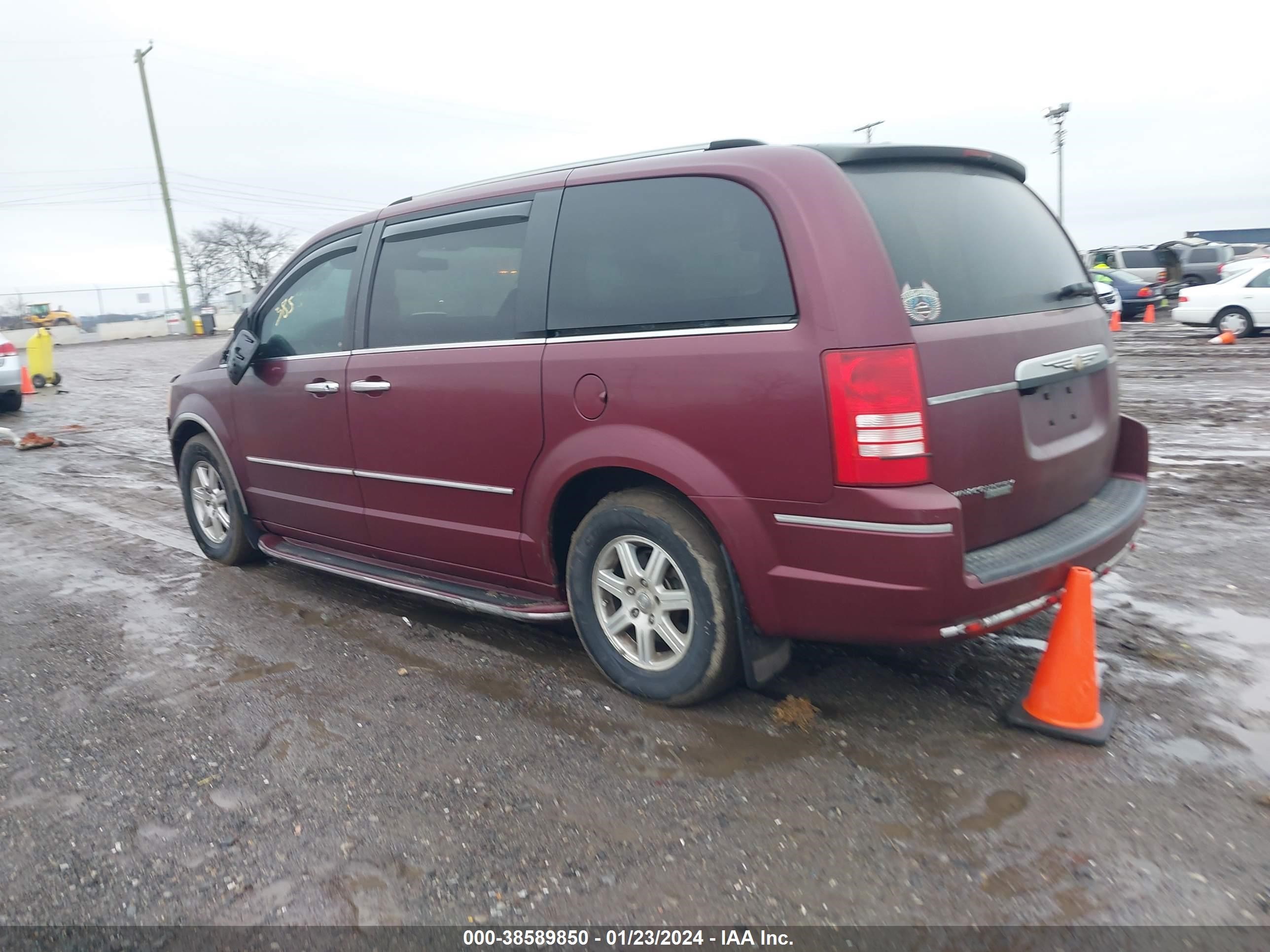 Photo 2 VIN: 2A8HR54P28R728202 - CHRYSLER TOWN & COUNTRY 