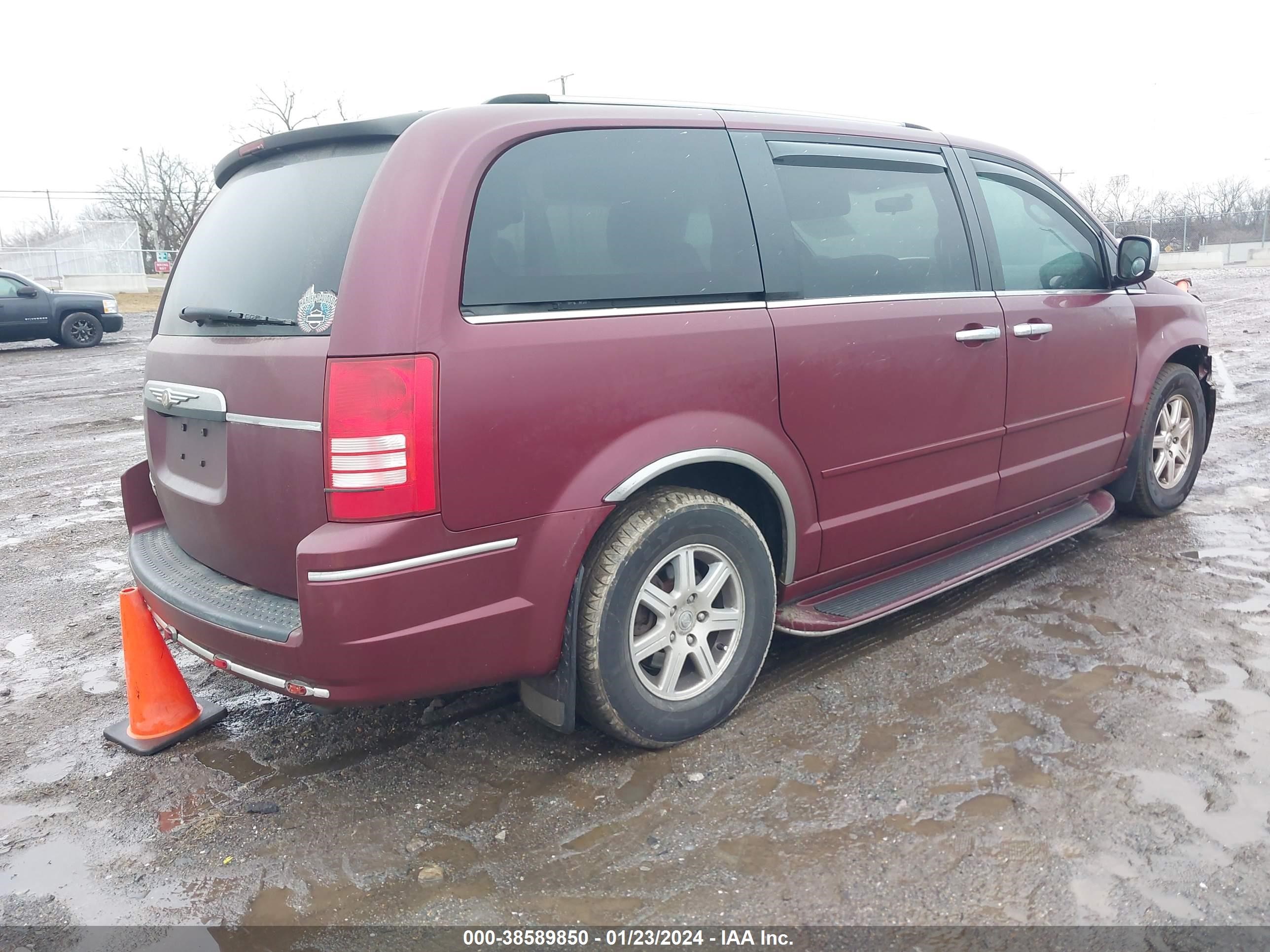 Photo 3 VIN: 2A8HR54P28R728202 - CHRYSLER TOWN & COUNTRY 