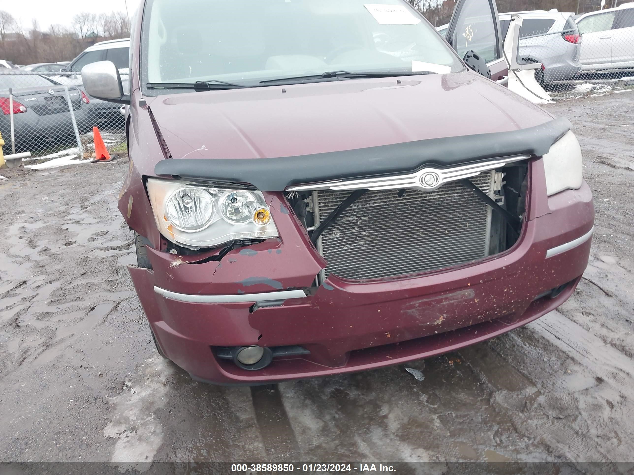 Photo 5 VIN: 2A8HR54P28R728202 - CHRYSLER TOWN & COUNTRY 