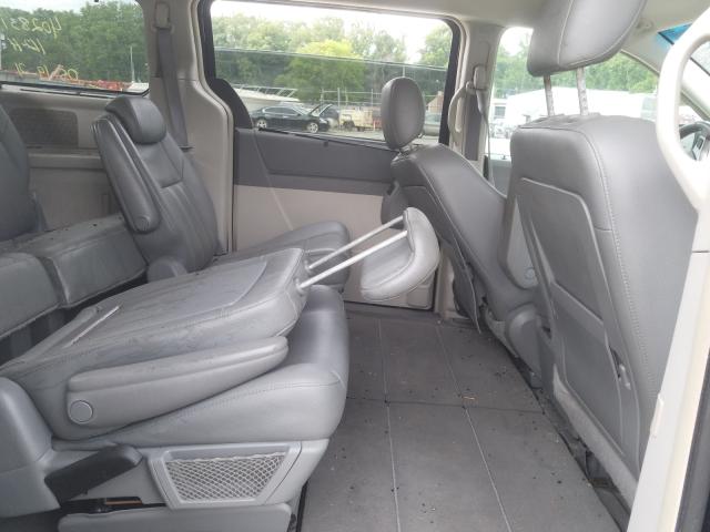 Photo 5 VIN: 2A8HR54P28R767081 - CHRYSLER TOWN &AMP COU 