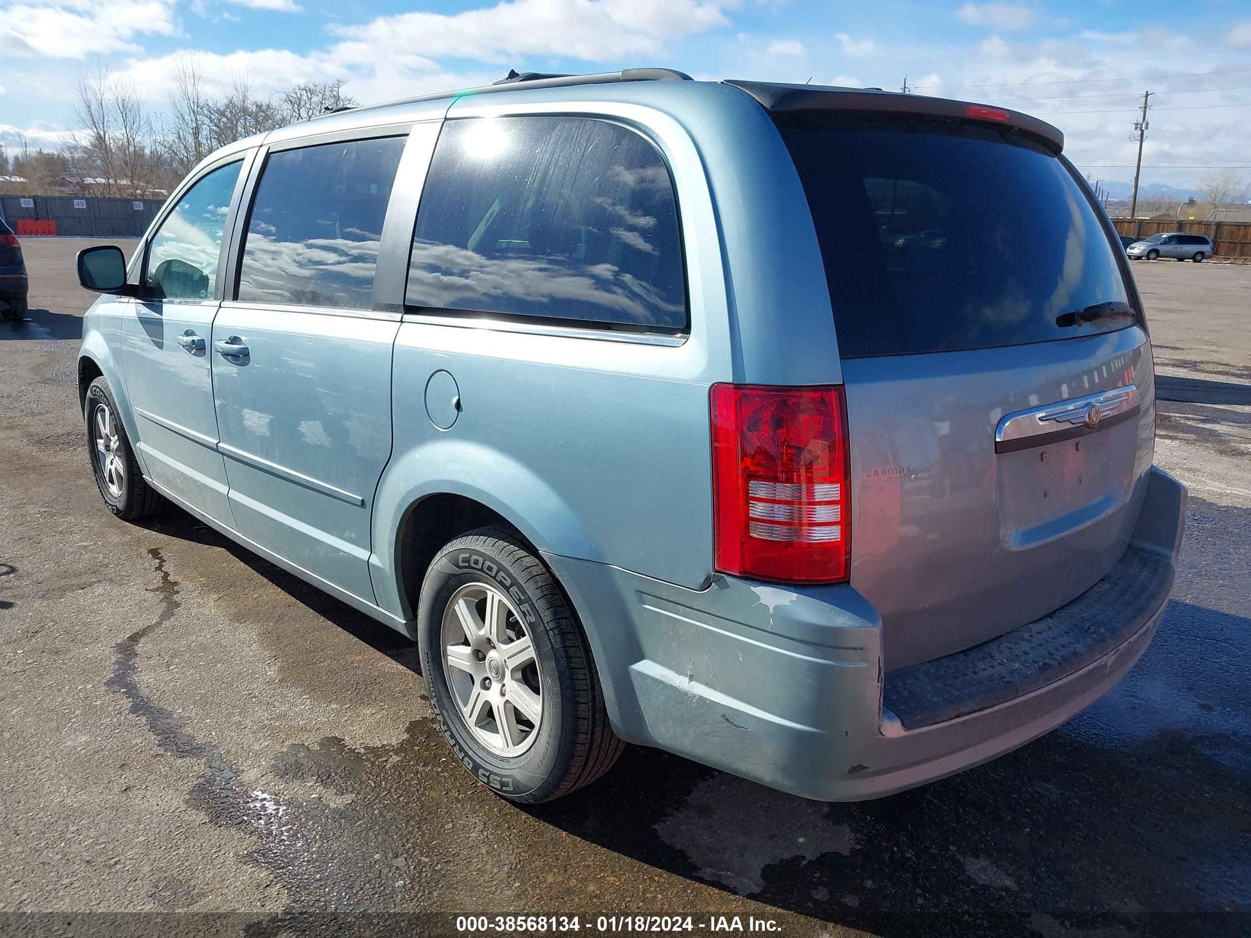 Photo 3 VIN: 2A8HR54P28R777044 - CHRYSLER TOWN & COUNTRY 