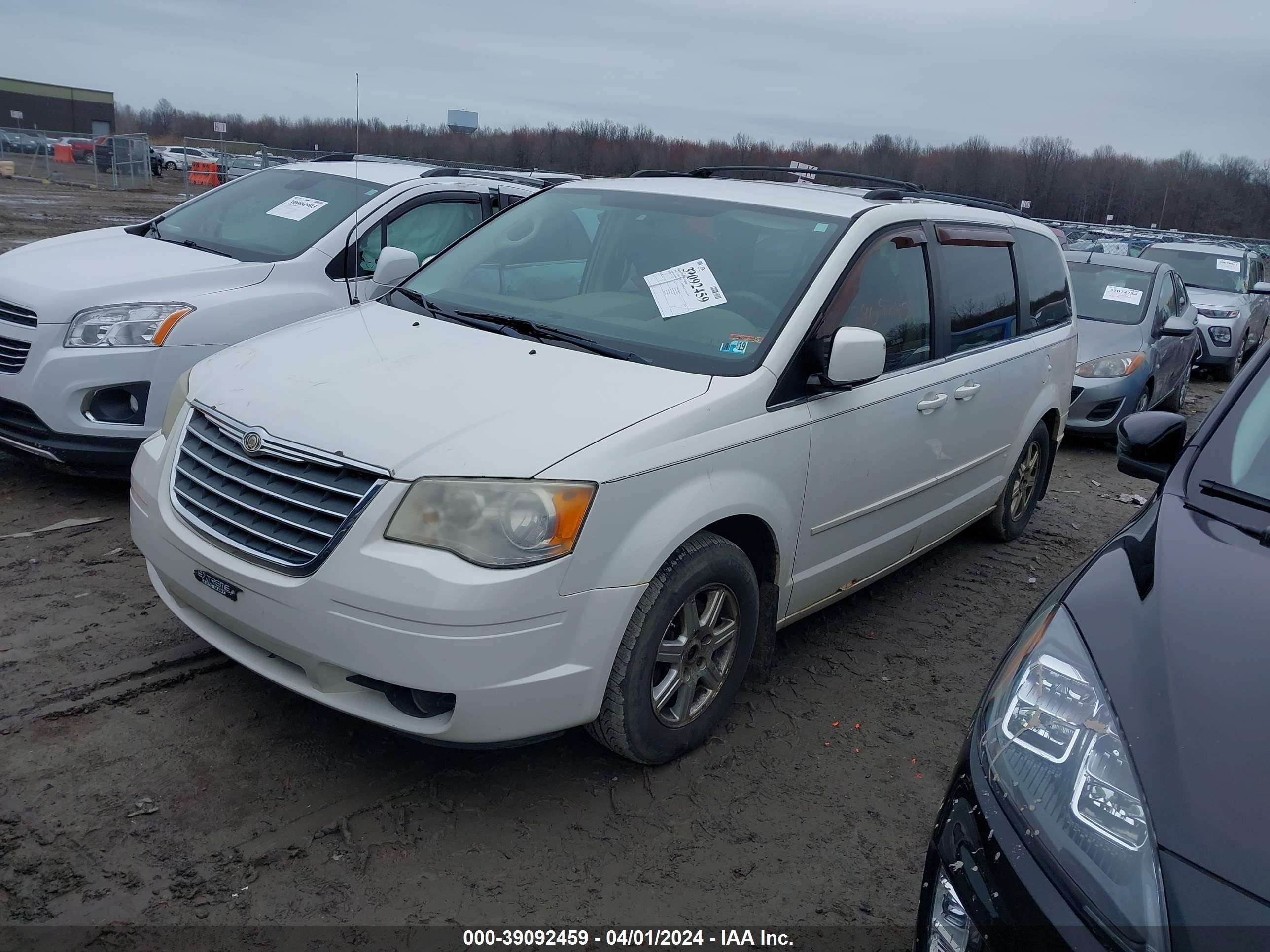 Photo 1 VIN: 2A8HR54P28R819017 - CHRYSLER TOWN & COUNTRY 