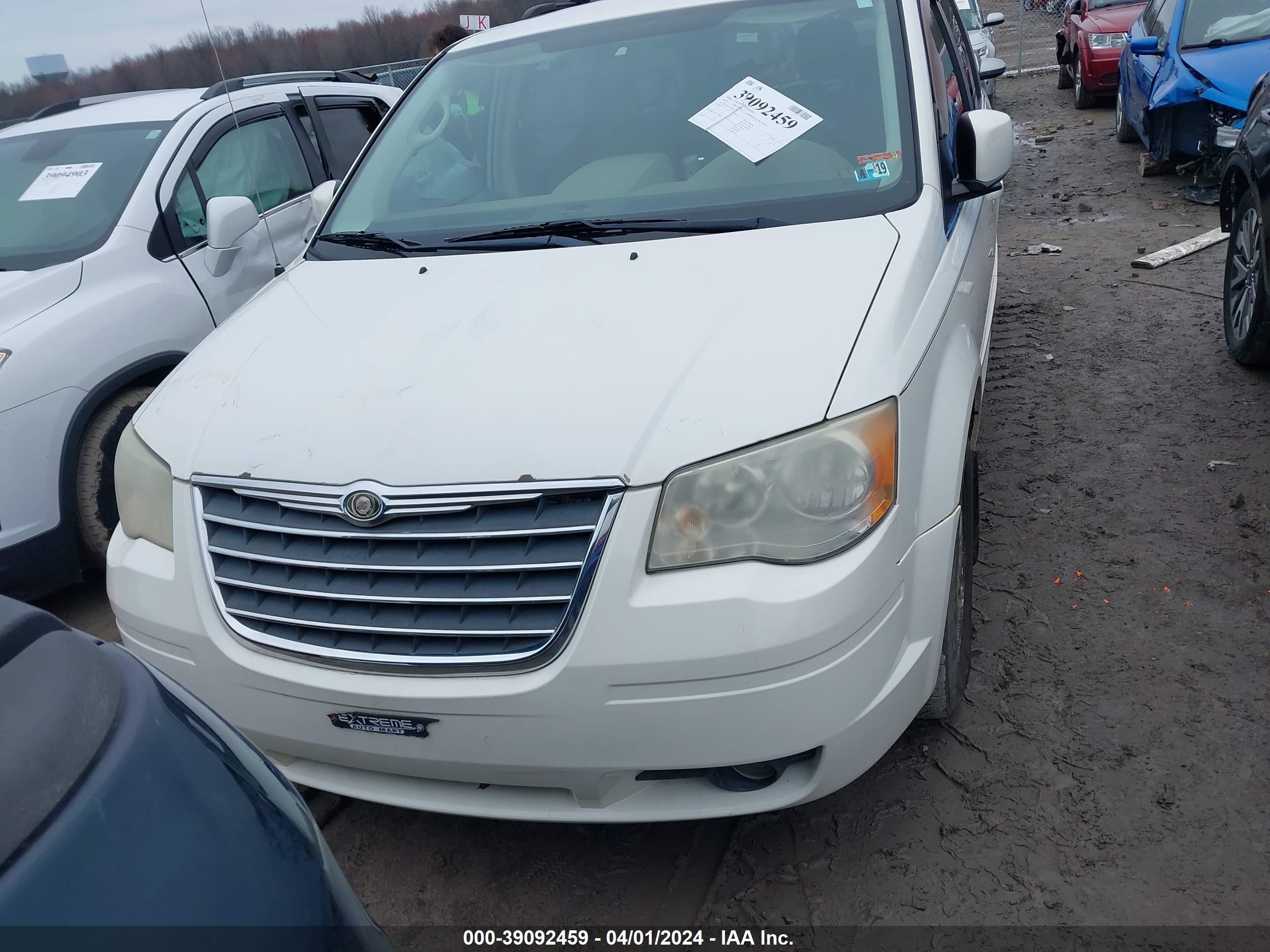 Photo 11 VIN: 2A8HR54P28R819017 - CHRYSLER TOWN & COUNTRY 