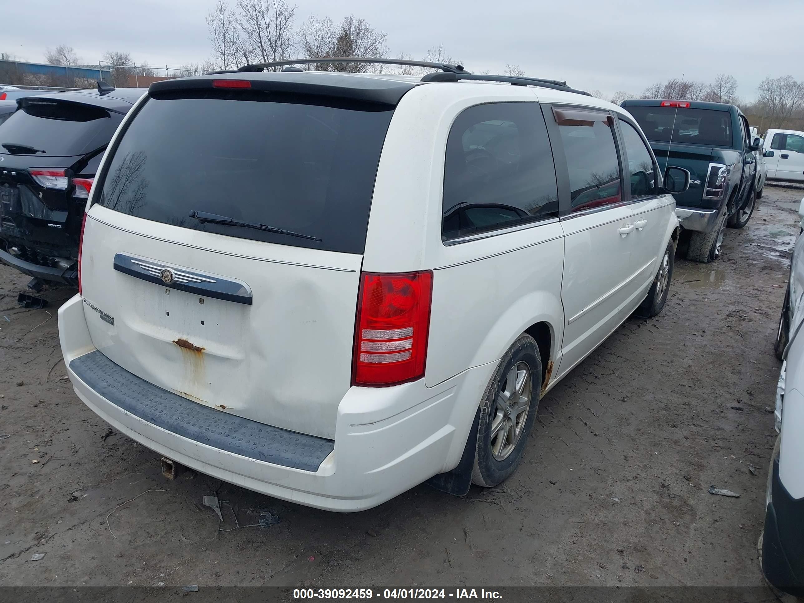 Photo 3 VIN: 2A8HR54P28R819017 - CHRYSLER TOWN & COUNTRY 