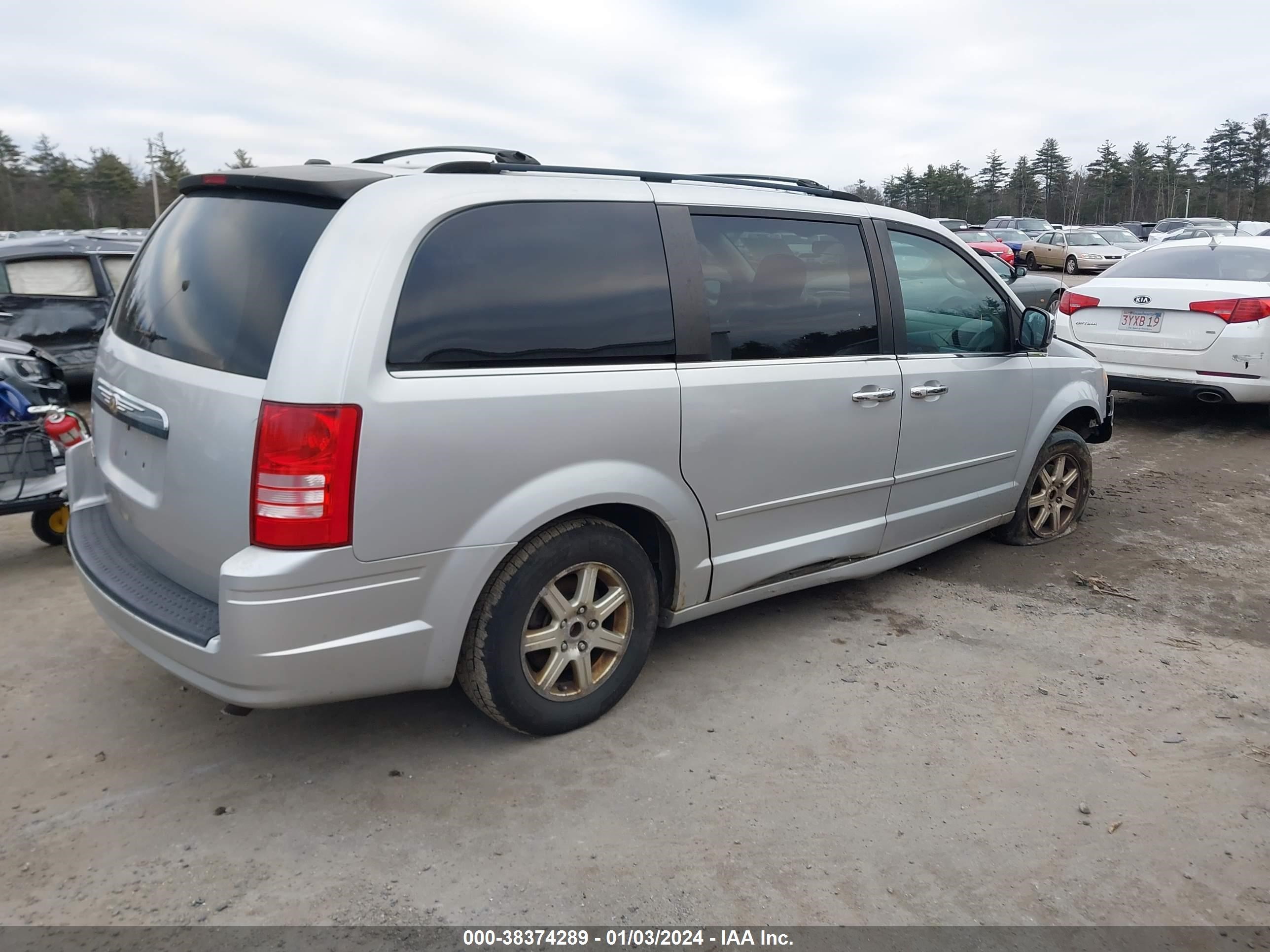 Photo 3 VIN: 2A8HR54P28R839171 - CHRYSLER TOWN & COUNTRY 