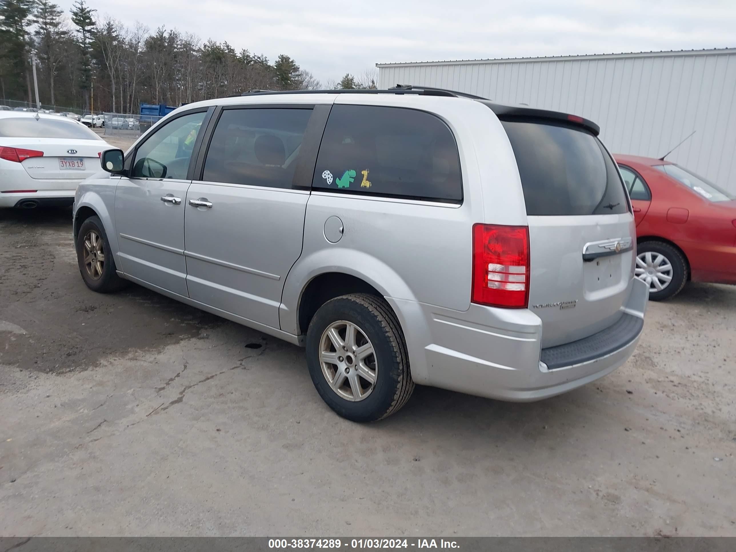 Photo 2 VIN: 2A8HR54P28R839171 - CHRYSLER TOWN-COUNTRY 