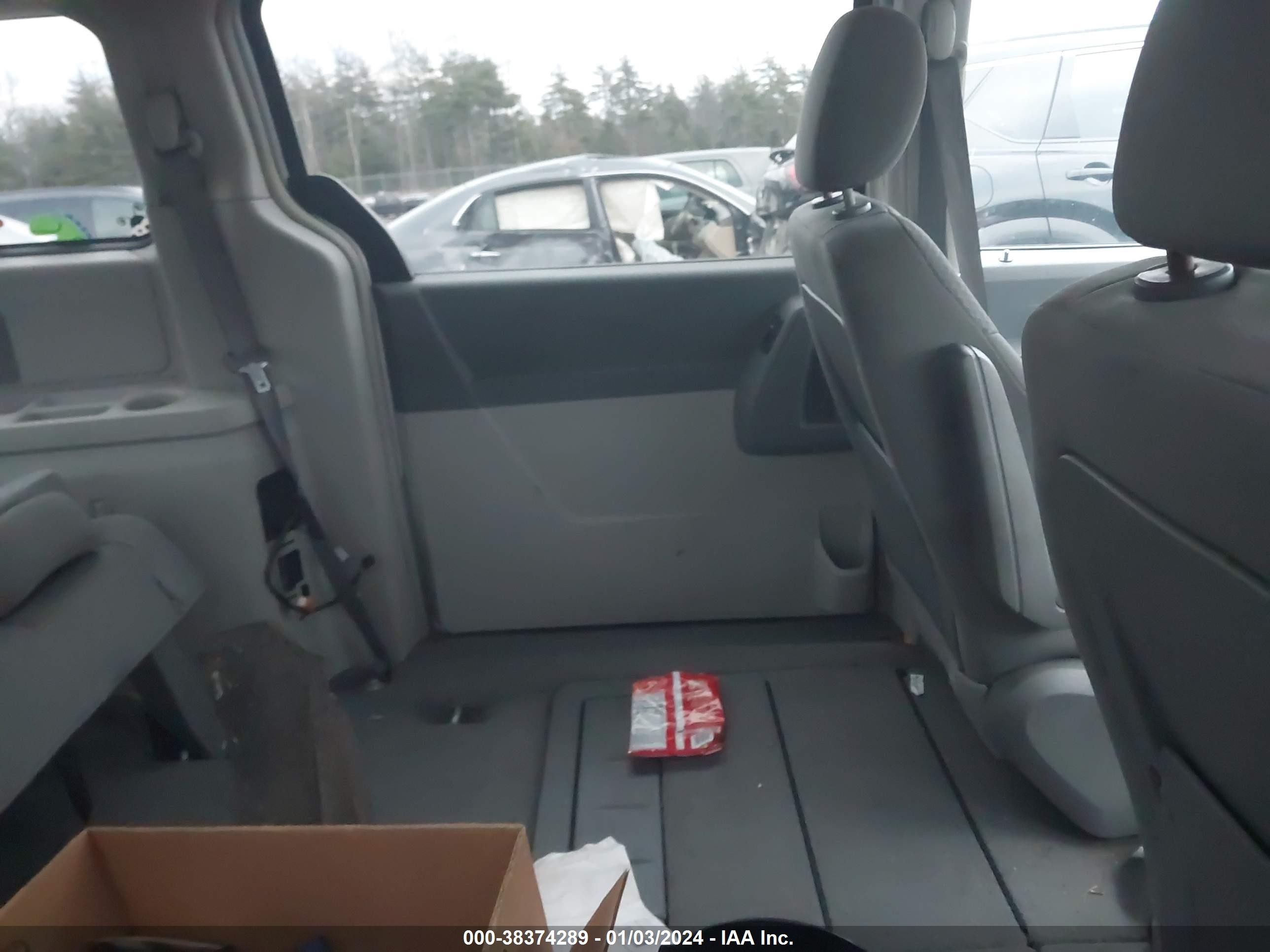 Photo 7 VIN: 2A8HR54P28R839171 - CHRYSLER TOWN-COUNTRY 
