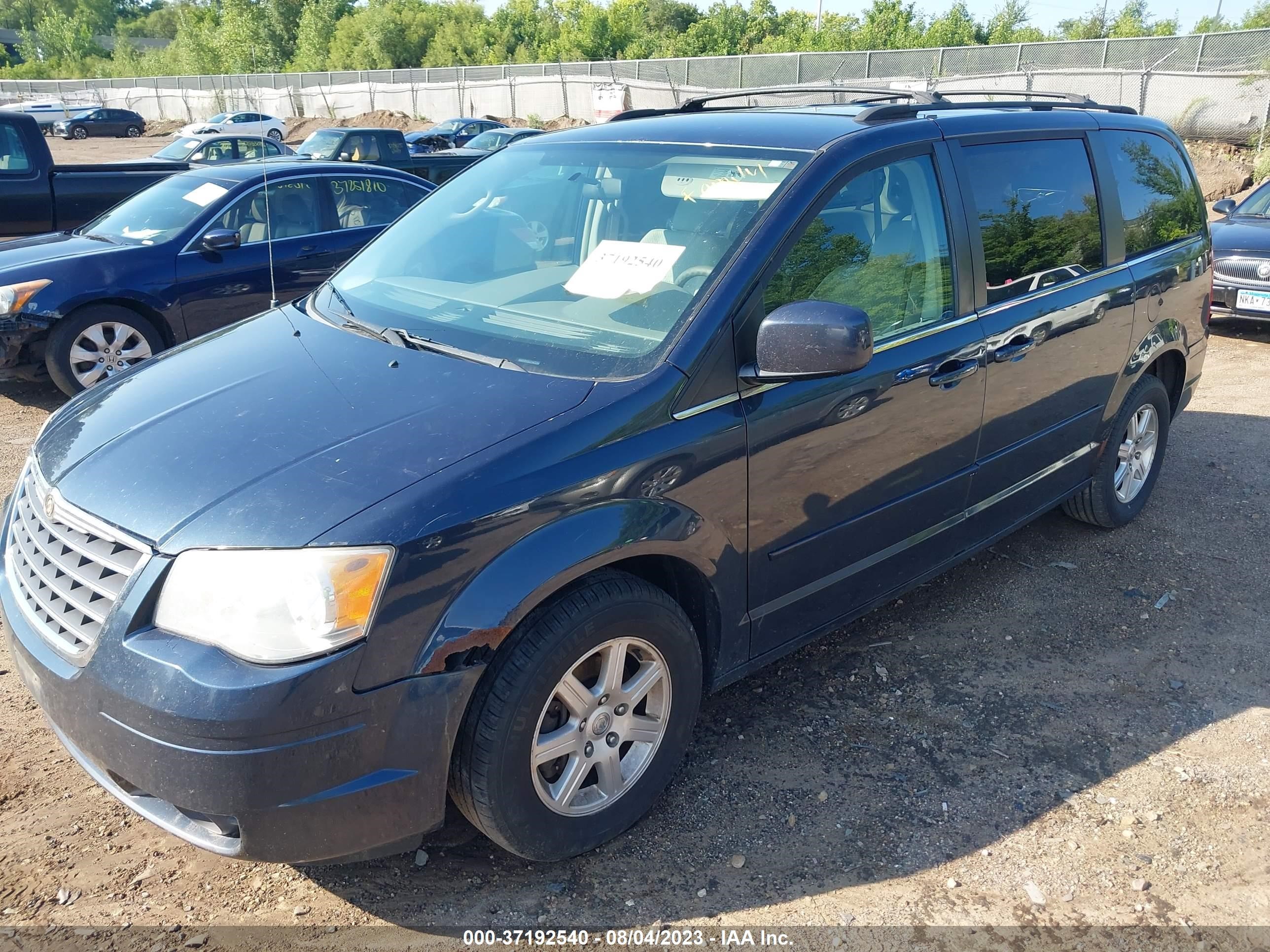 Photo 1 VIN: 2A8HR54P38R143709 - CHRYSLER TOWN & COUNTRY 