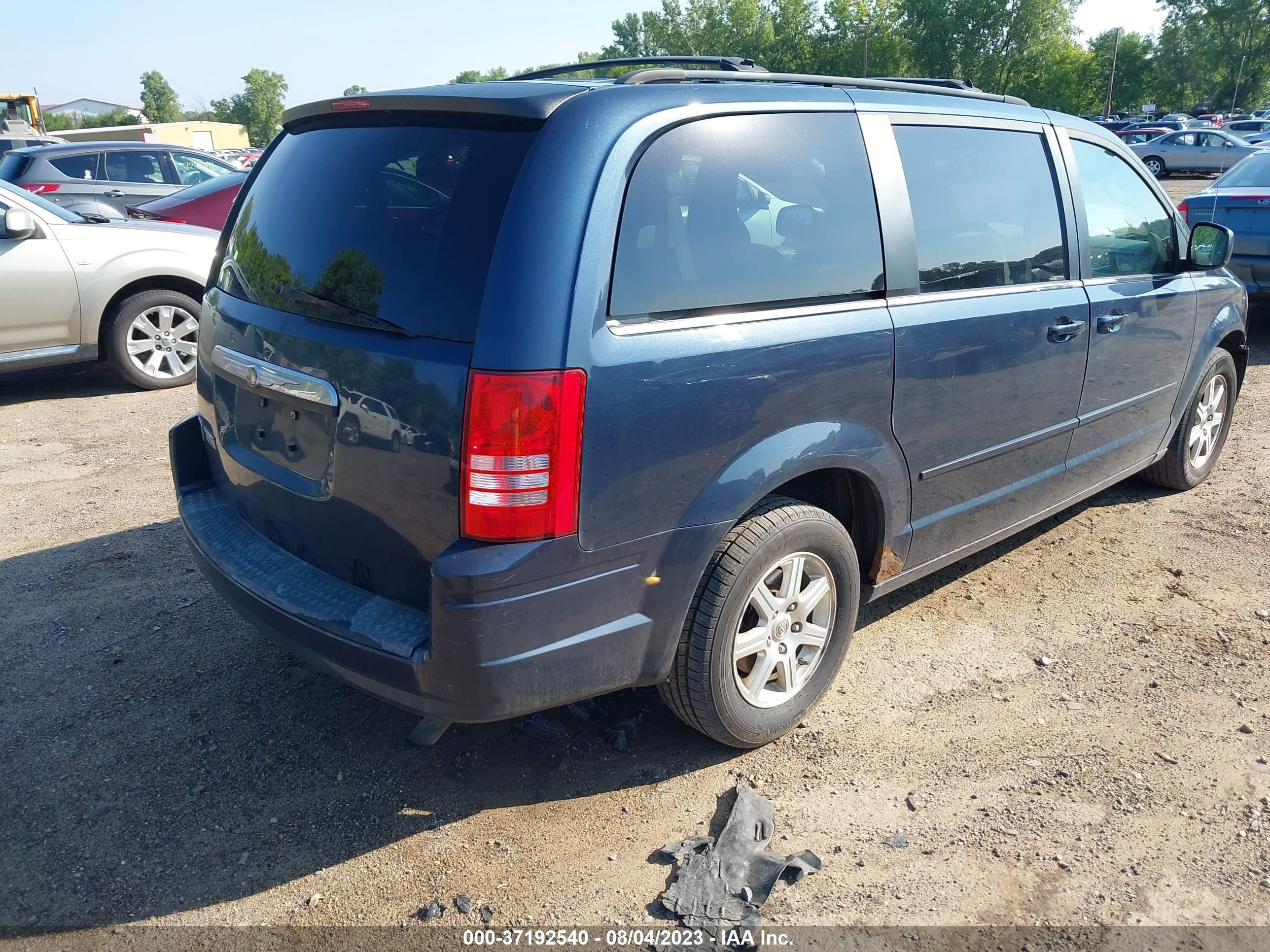 Photo 3 VIN: 2A8HR54P38R143709 - CHRYSLER TOWN & COUNTRY 