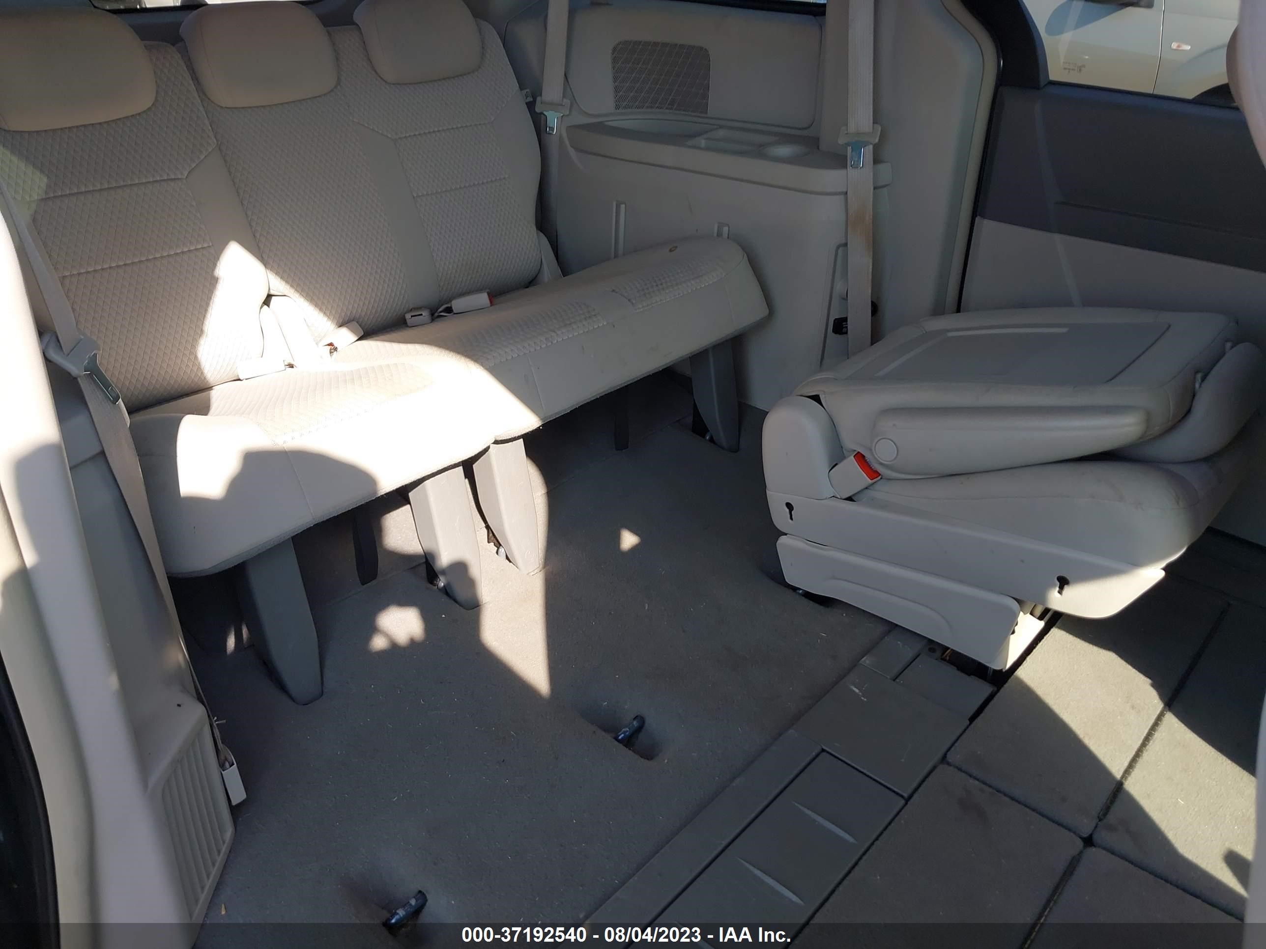 Photo 7 VIN: 2A8HR54P38R143709 - CHRYSLER TOWN & COUNTRY 