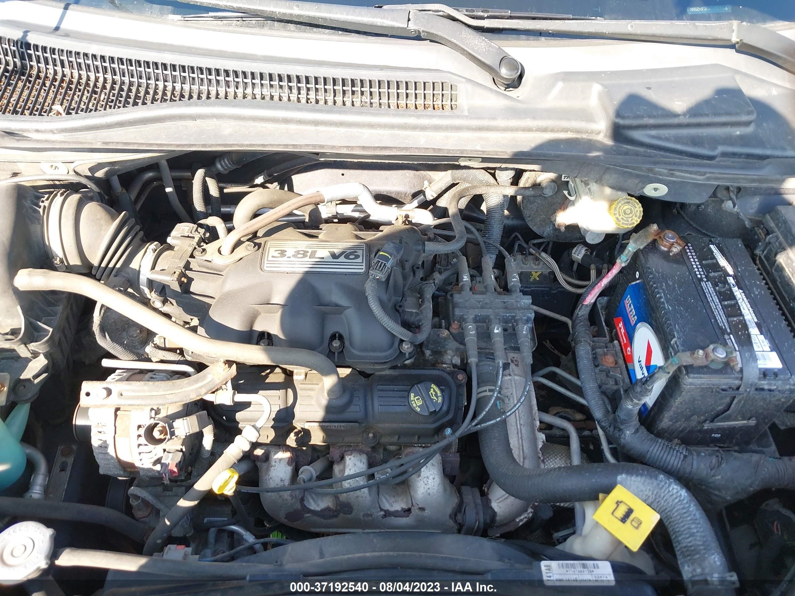 Photo 9 VIN: 2A8HR54P38R143709 - CHRYSLER TOWN & COUNTRY 