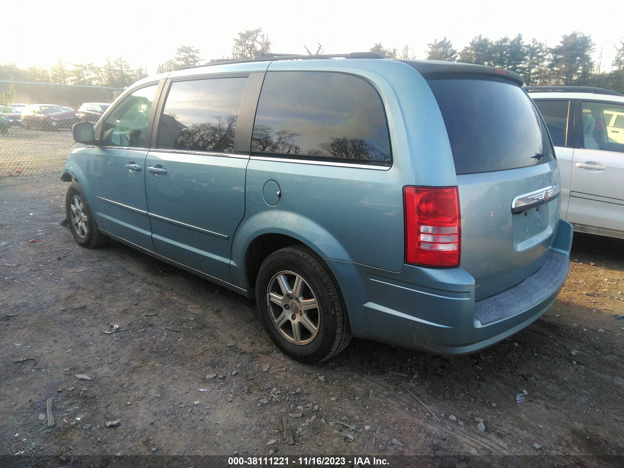 Photo 2 VIN: 2A8HR54P38R621403 - CHRYSLER TOWN & COUNTRY 