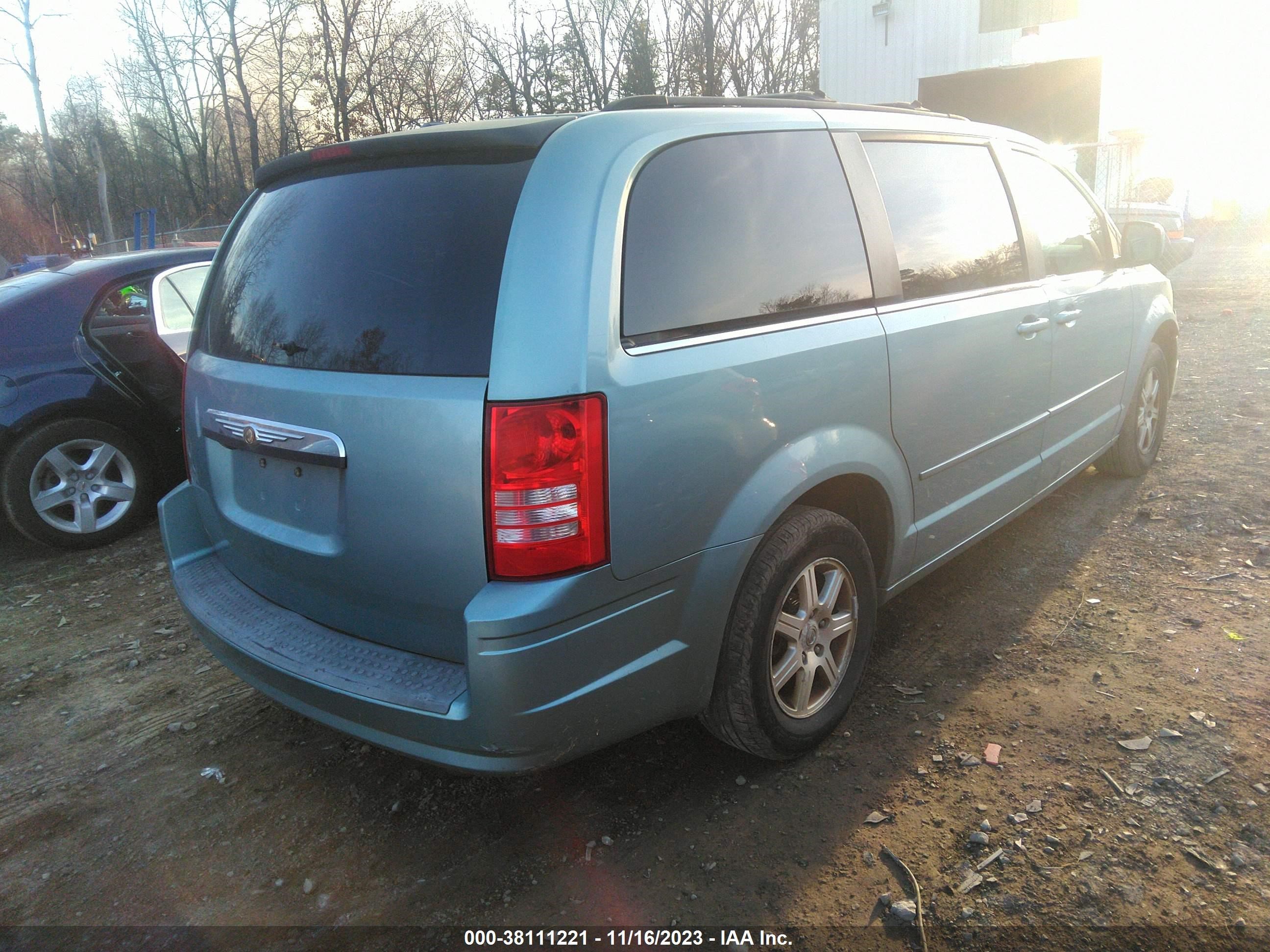 Photo 3 VIN: 2A8HR54P38R621403 - CHRYSLER TOWN & COUNTRY 