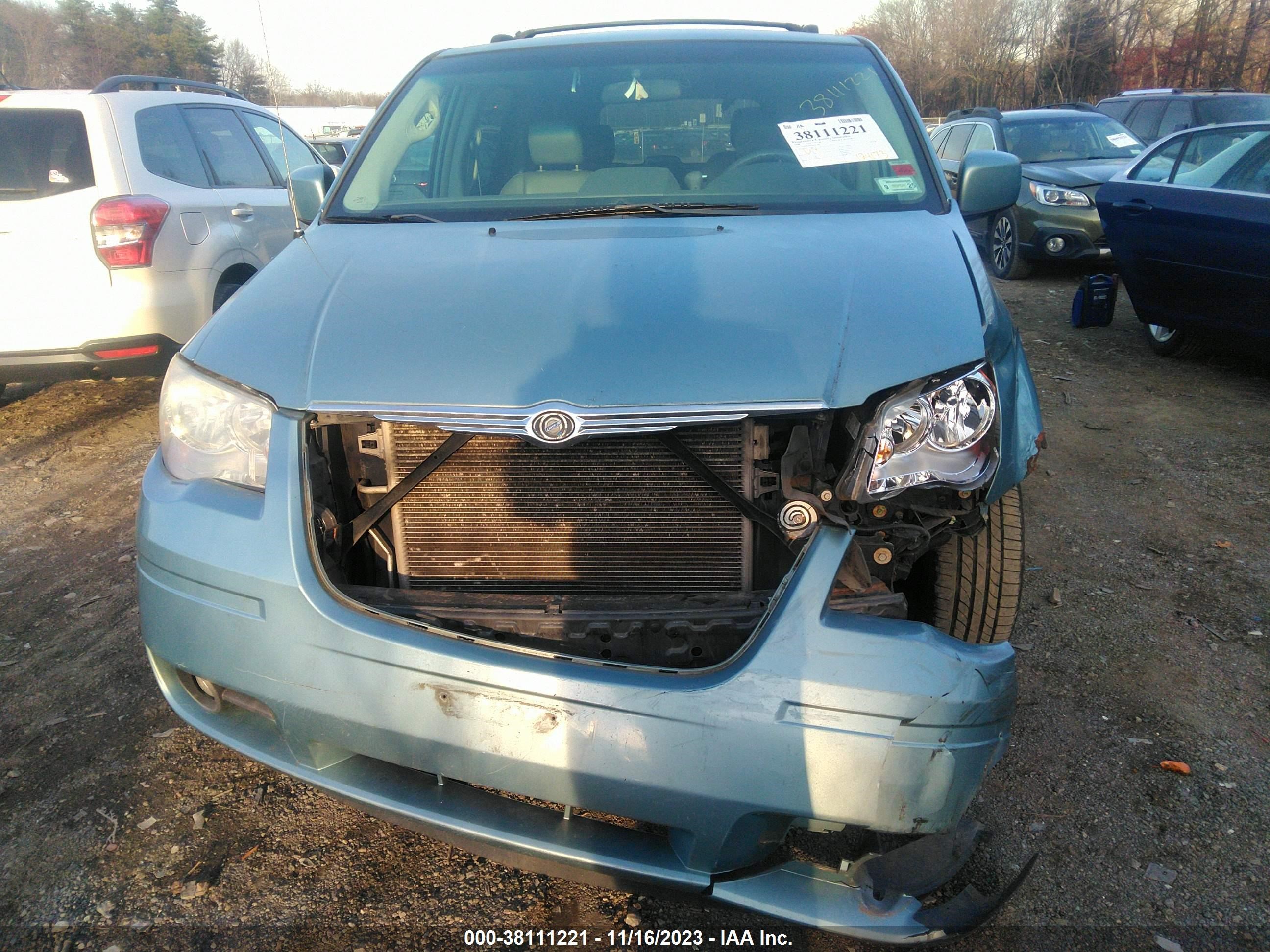 Photo 5 VIN: 2A8HR54P38R621403 - CHRYSLER TOWN & COUNTRY 