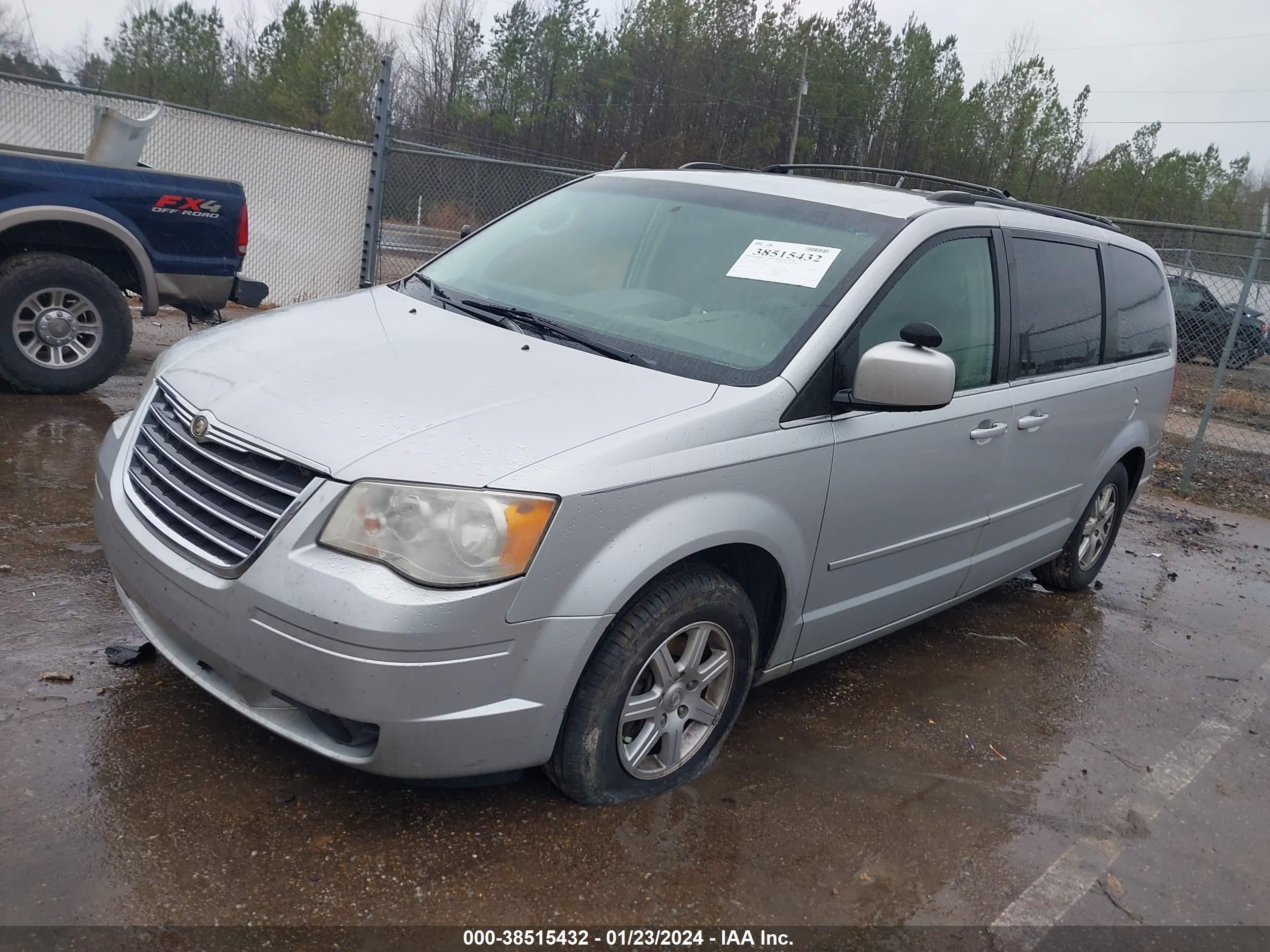 Photo 1 VIN: 2A8HR54P38R658192 - CHRYSLER TOWN & COUNTRY 