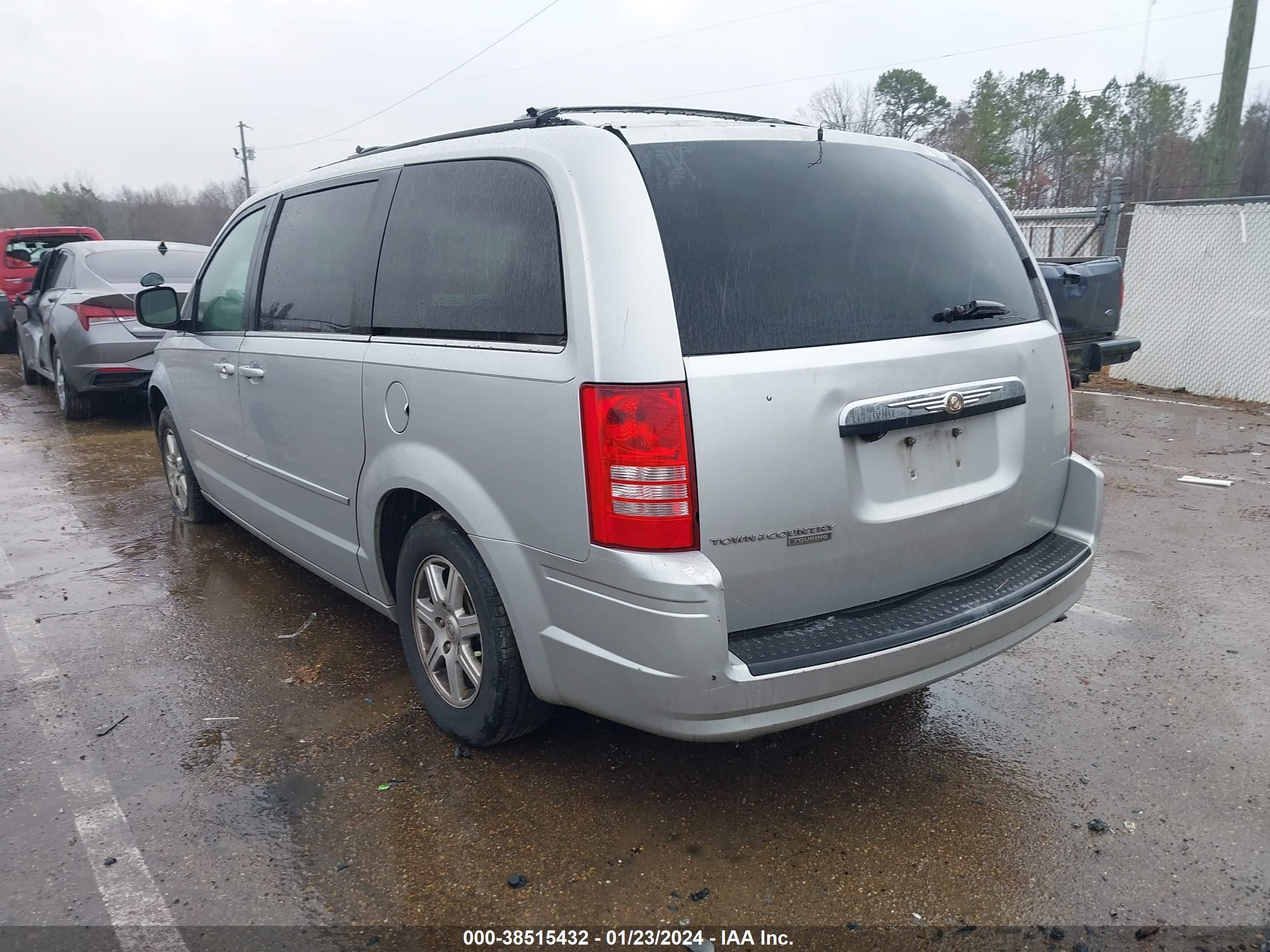 Photo 2 VIN: 2A8HR54P38R658192 - CHRYSLER TOWN & COUNTRY 