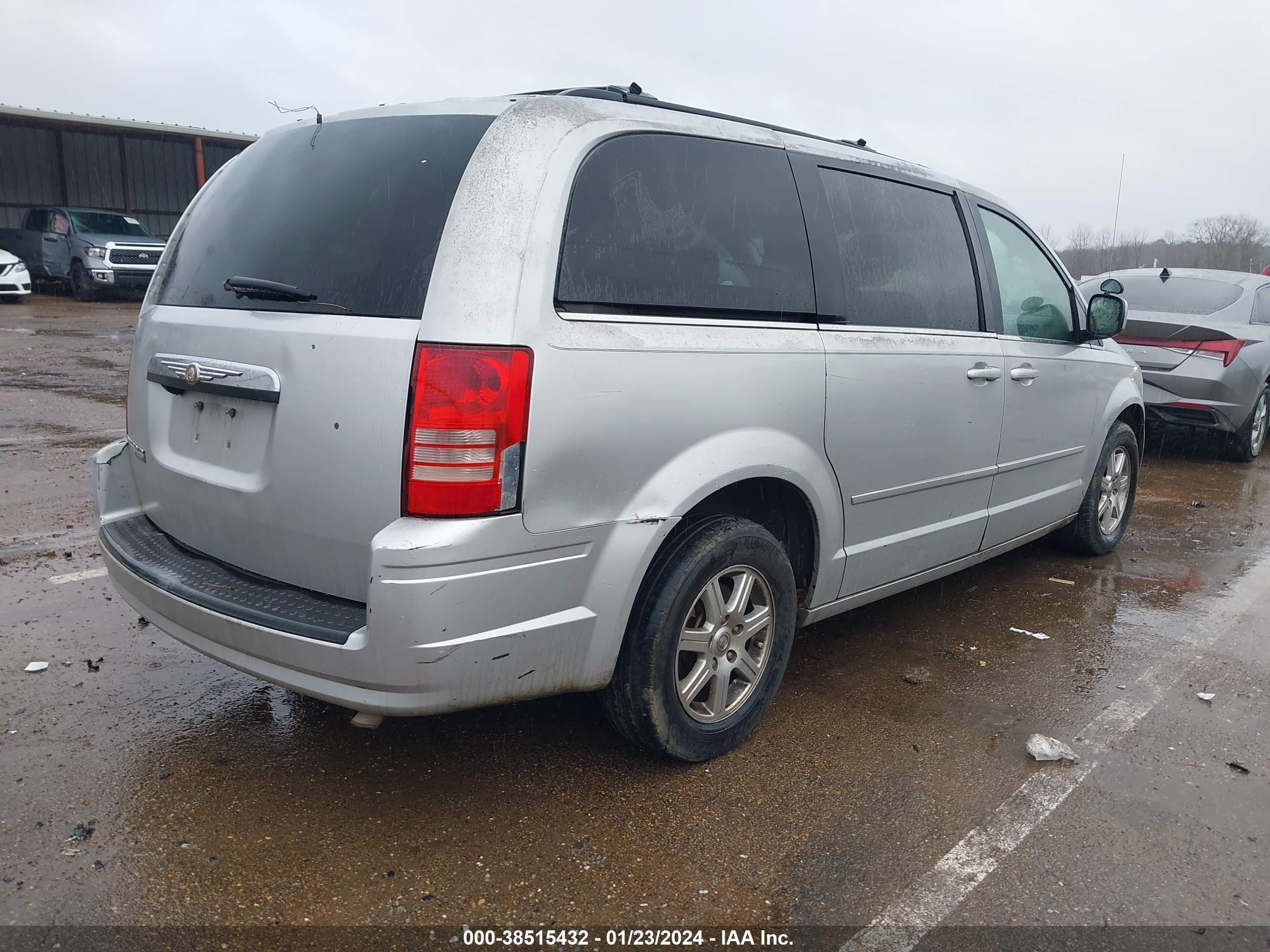 Photo 3 VIN: 2A8HR54P38R658192 - CHRYSLER TOWN & COUNTRY 