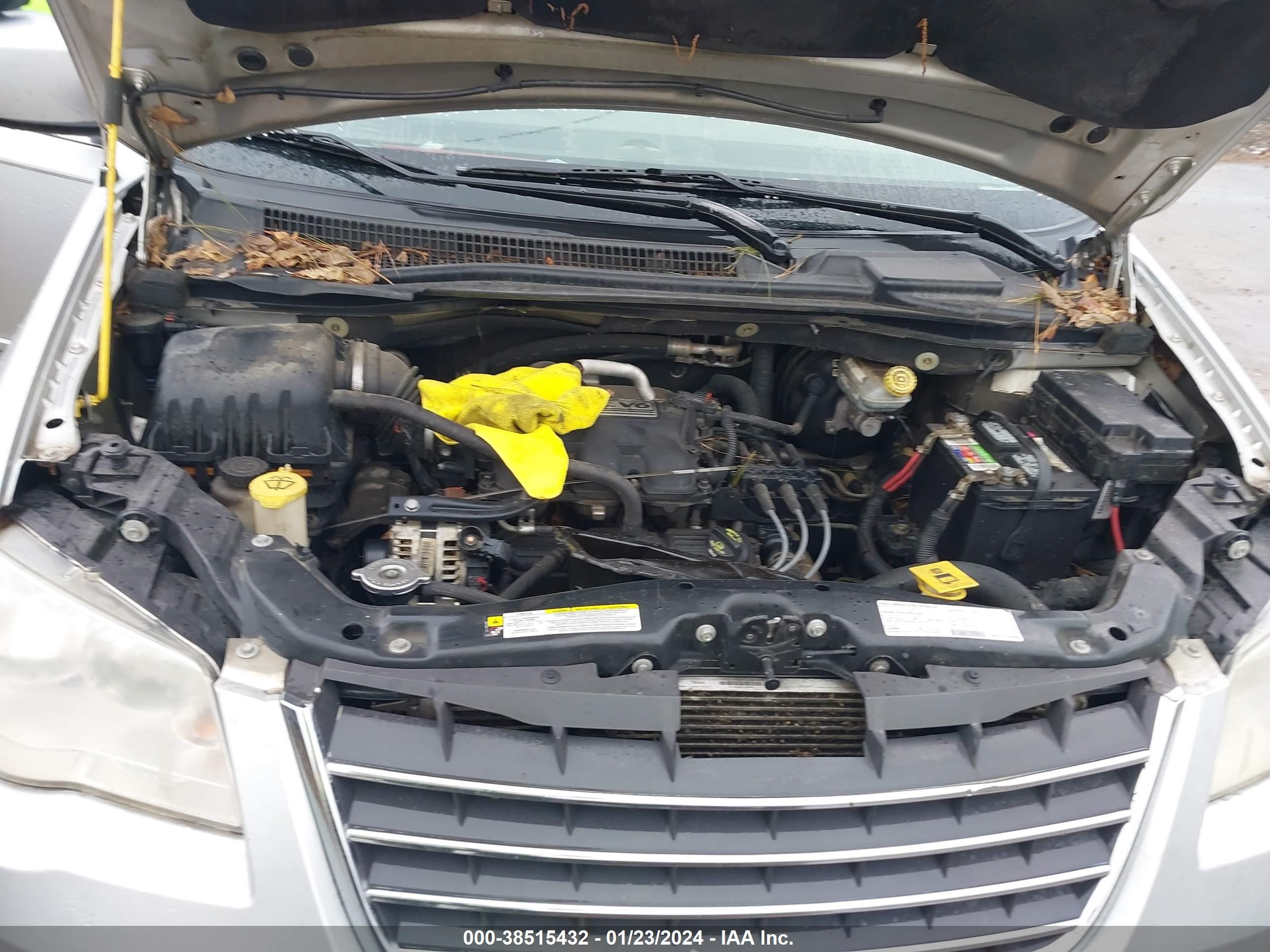 Photo 9 VIN: 2A8HR54P38R658192 - CHRYSLER TOWN & COUNTRY 