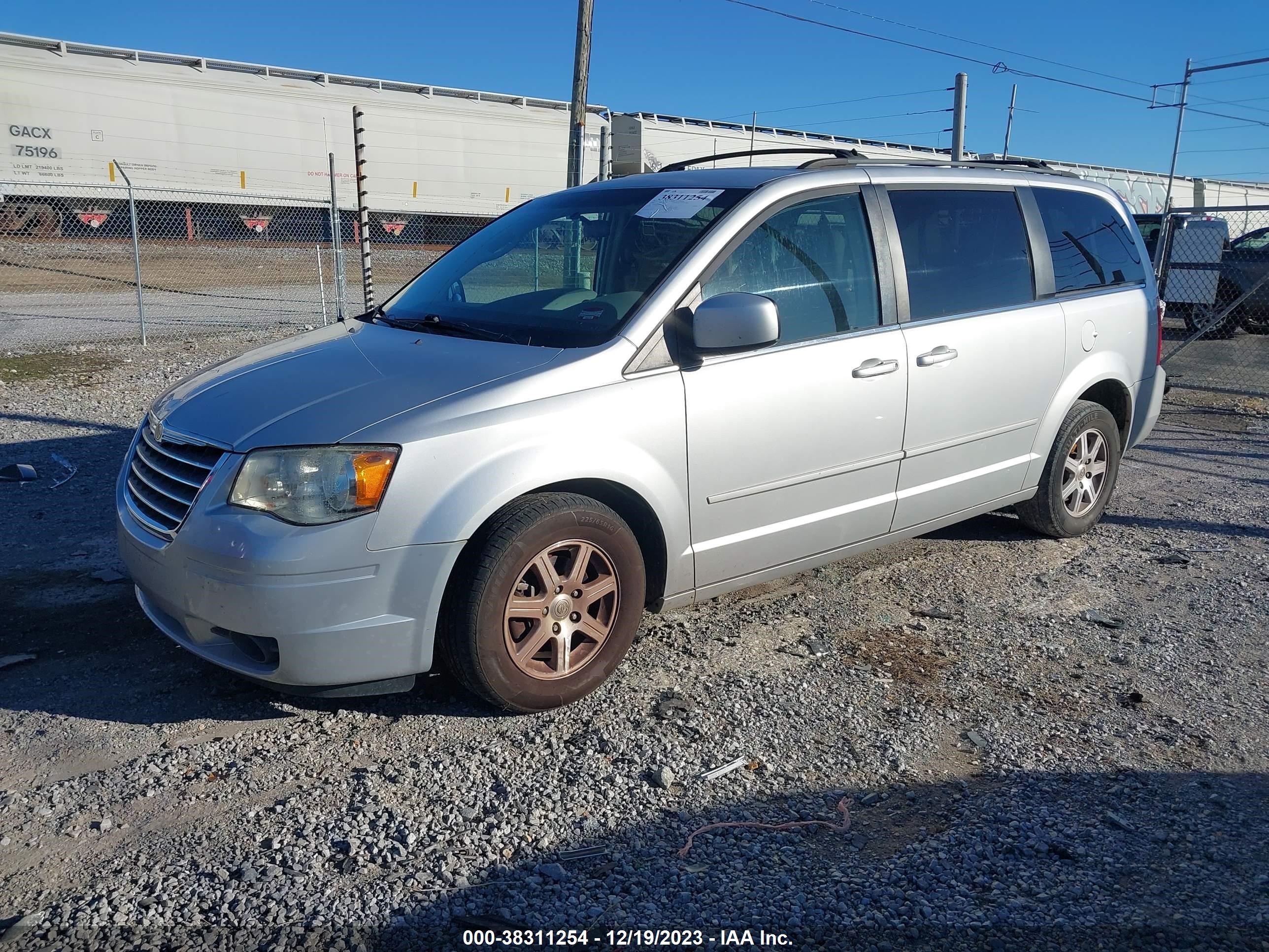 Photo 1 VIN: 2A8HR54P38R687949 - CHRYSLER TOWN & COUNTRY 